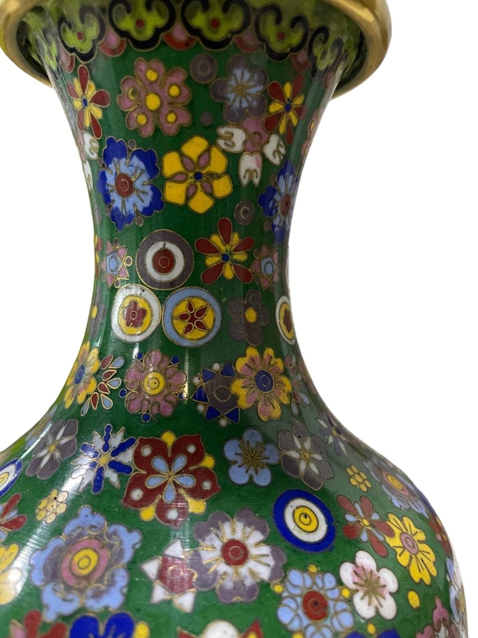 Chinois Paire de vases MILLEFIORI CHINESE, émail cloisonné doré Thousand Flowers en vente