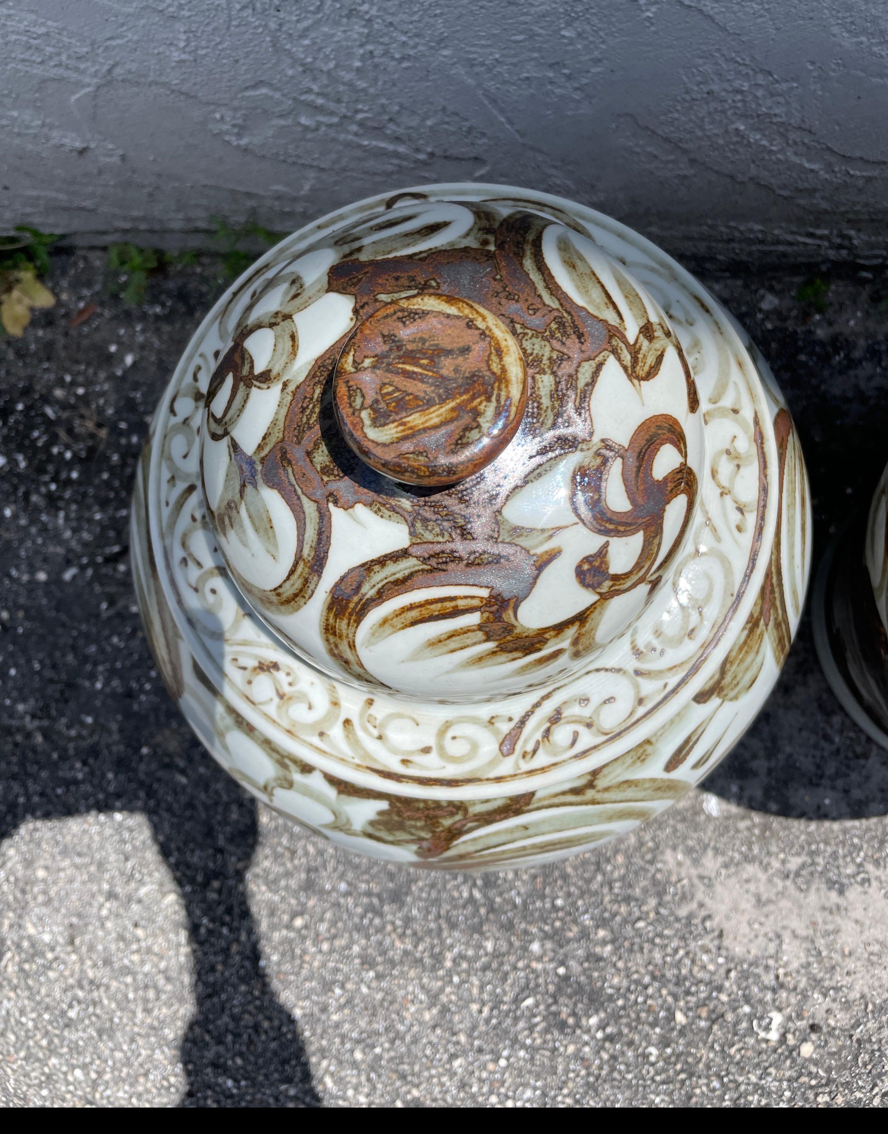Pair of Chinese Ginger Jars In Good Condition For Sale In West Palm Beach, FL