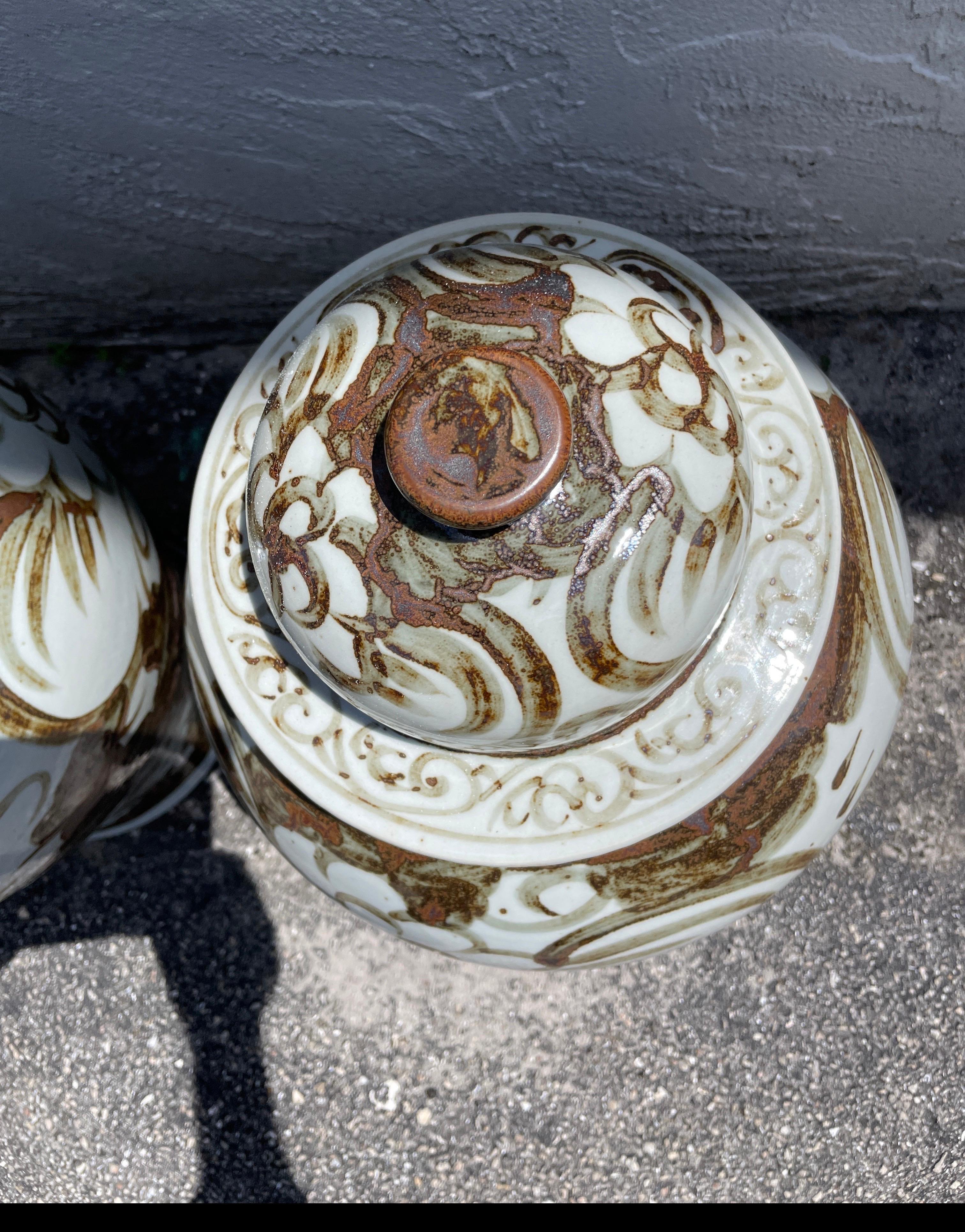 20th Century Pair of Chinese Ginger Jars For Sale