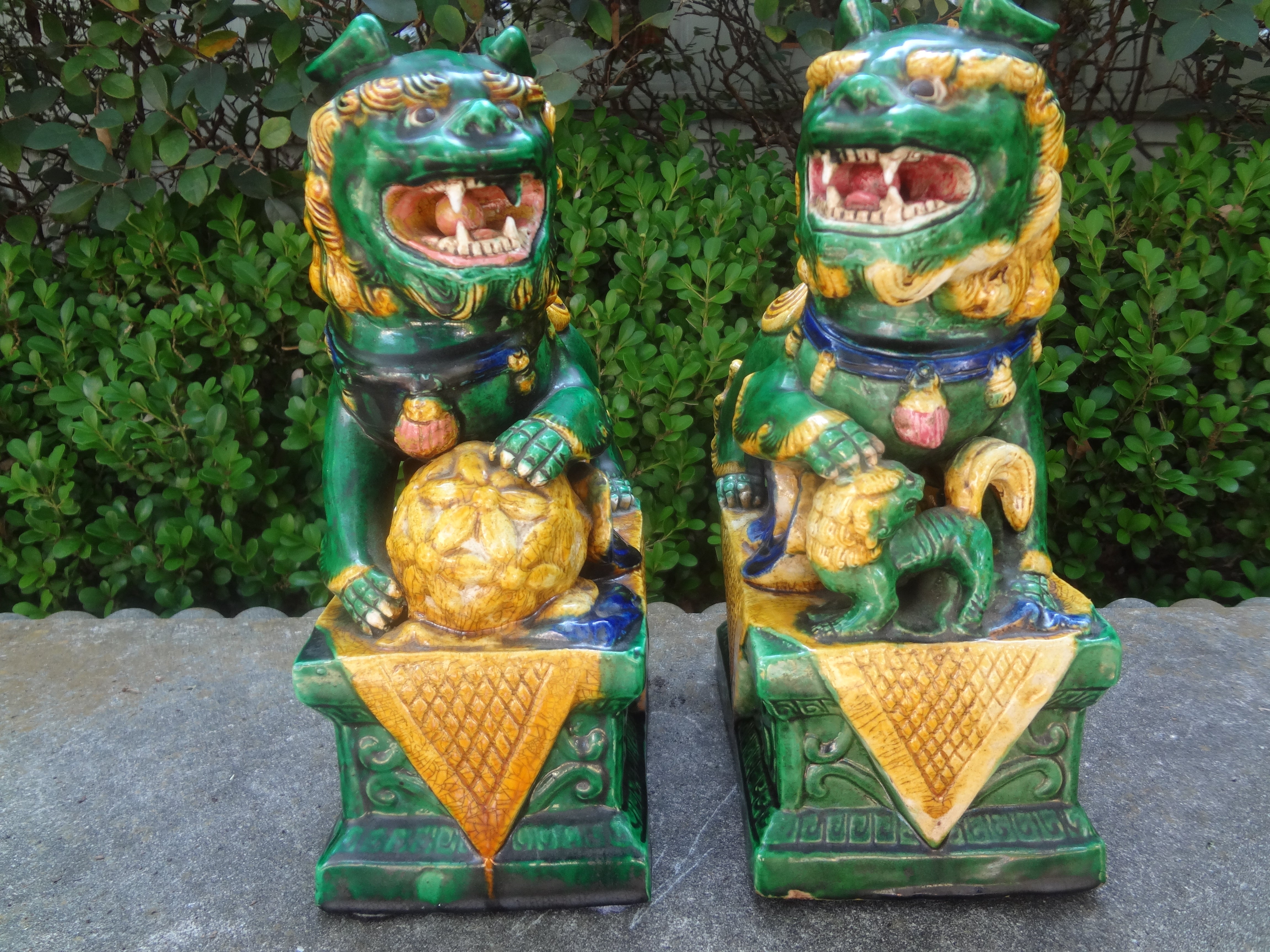Pair of Chinese Glazed Terracotta Foo Dogs or Foo Lions In Good Condition For Sale In Houston, TX
