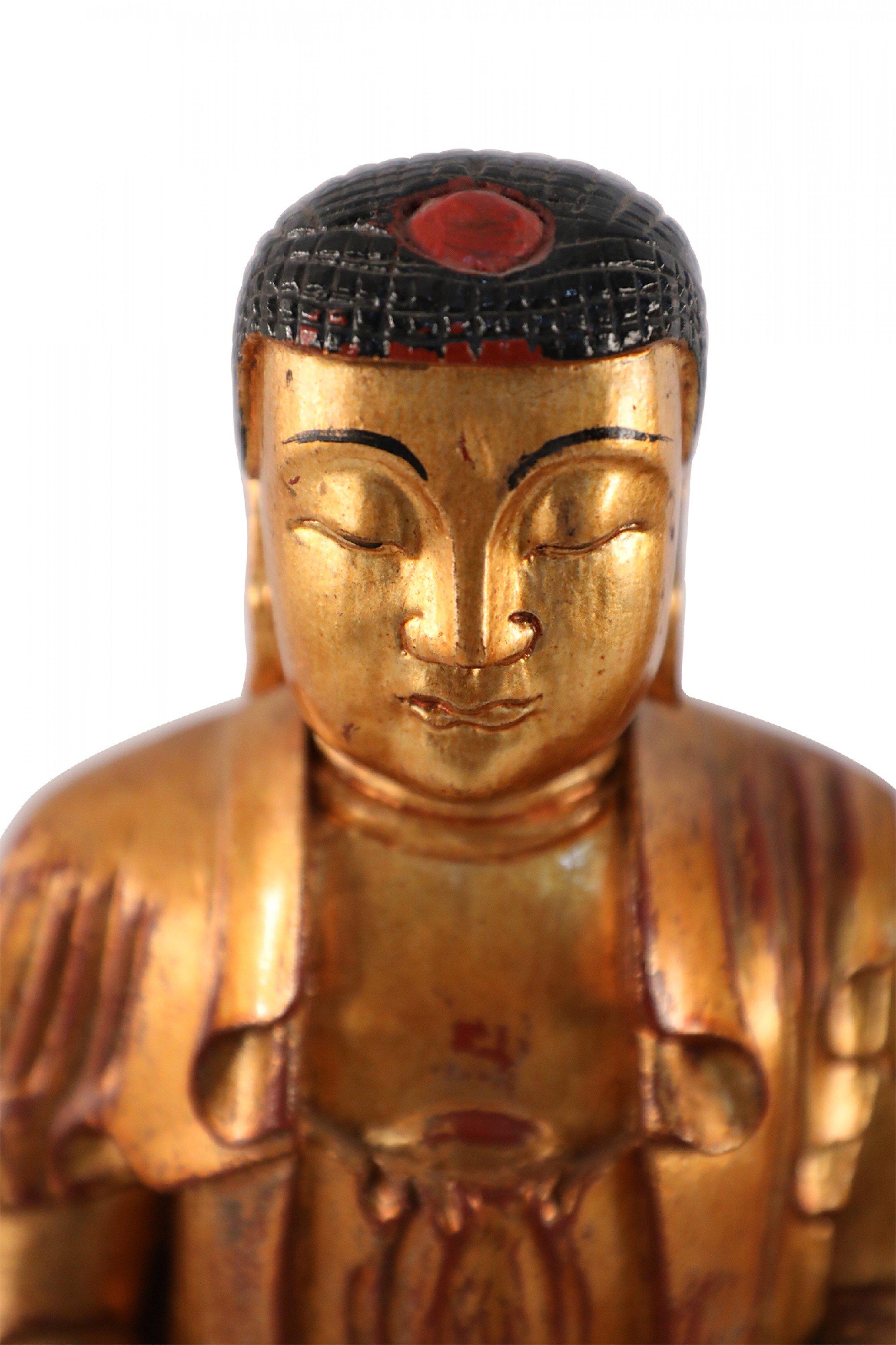 Paar chinesische Buddha-Statuen aus Gold und Holz im Angebot 3