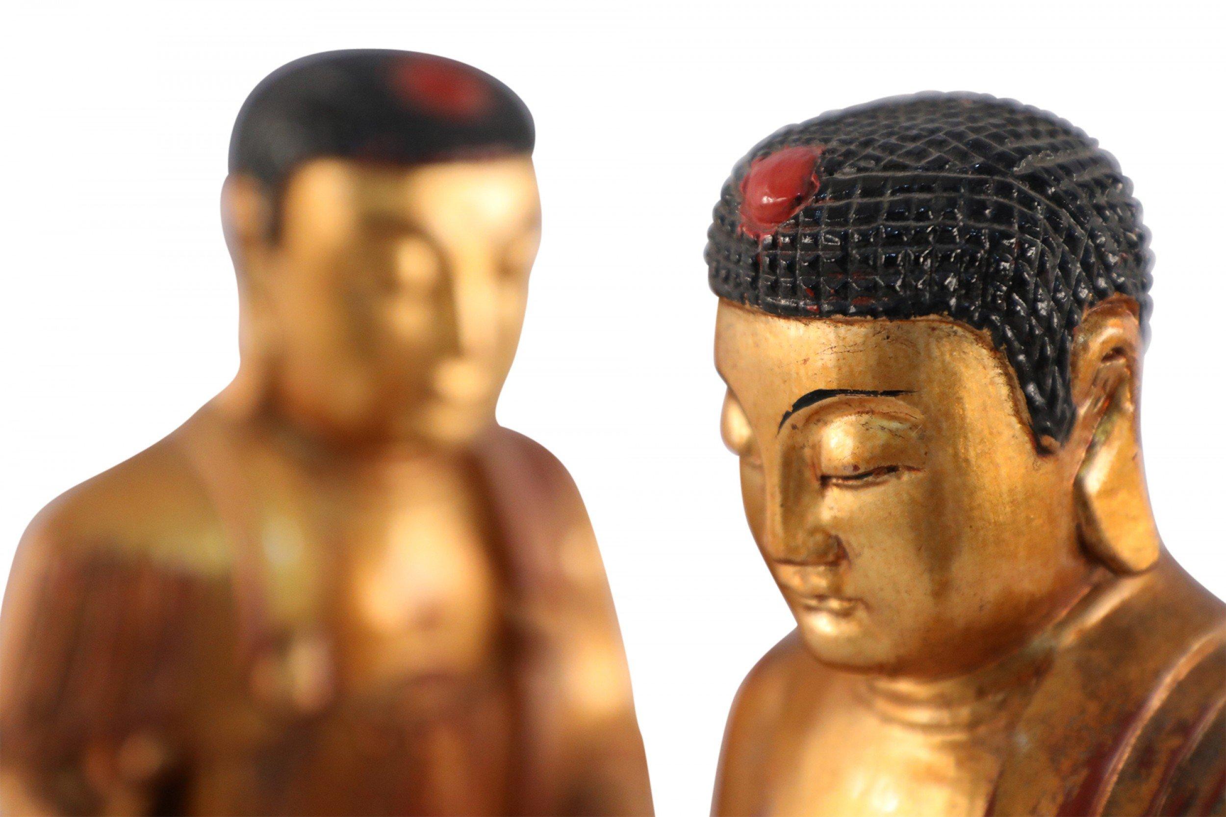 Paar chinesische Buddha-Statuen aus Gold und Holz im Angebot 6