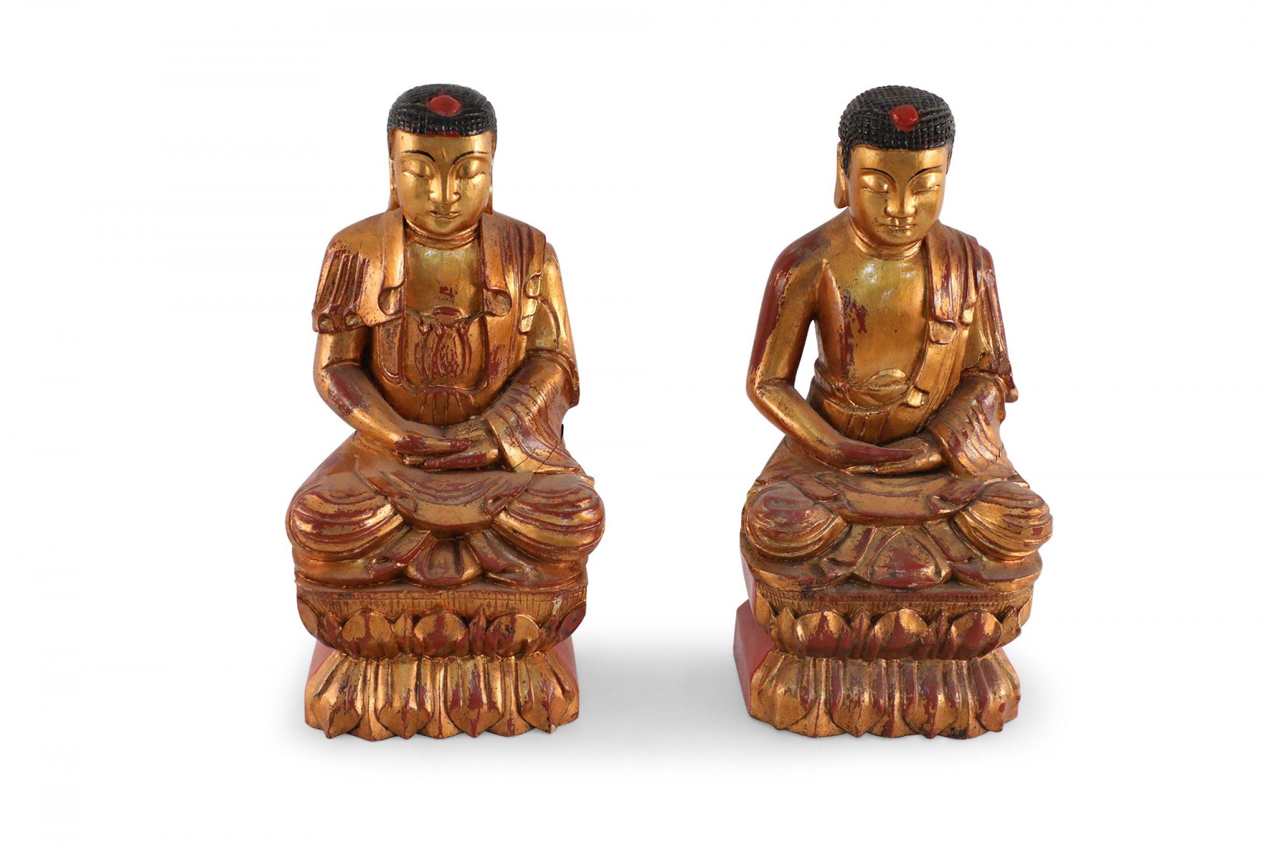 Pair of Chinese Gold Wooden Buddha Statues In Good Condition For Sale In New York, NY