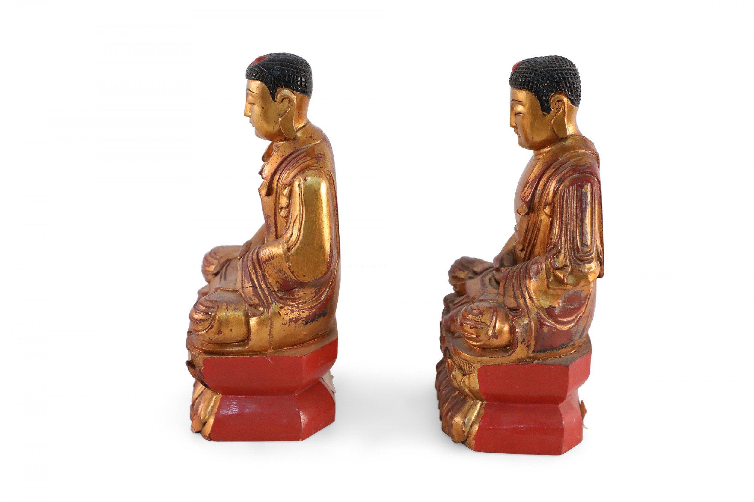 20th Century Pair of Chinese Gold Wooden Buddha Statues For Sale