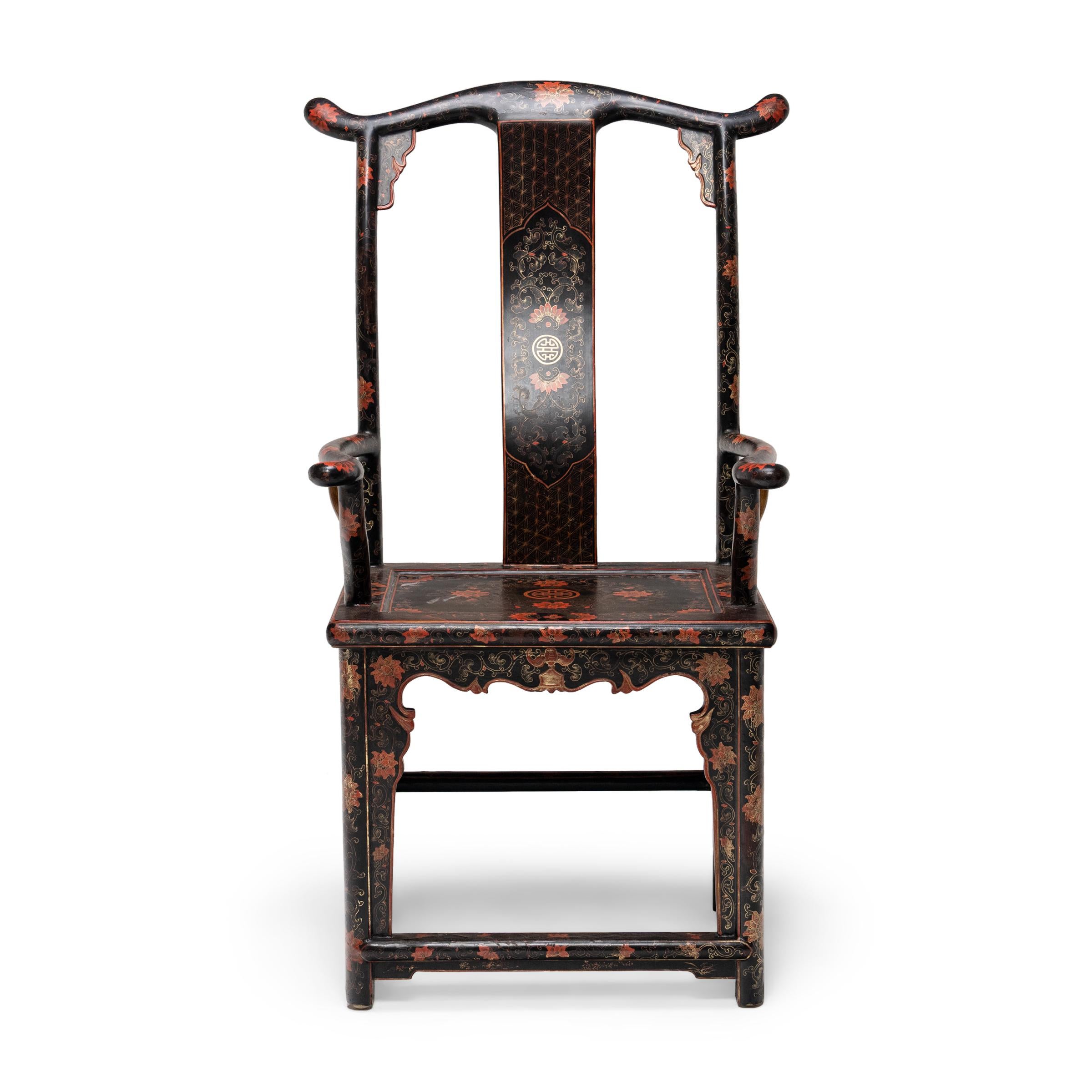 Chinois Paire de chaises chinoises à empiècement en forme de fleur d'or en vente