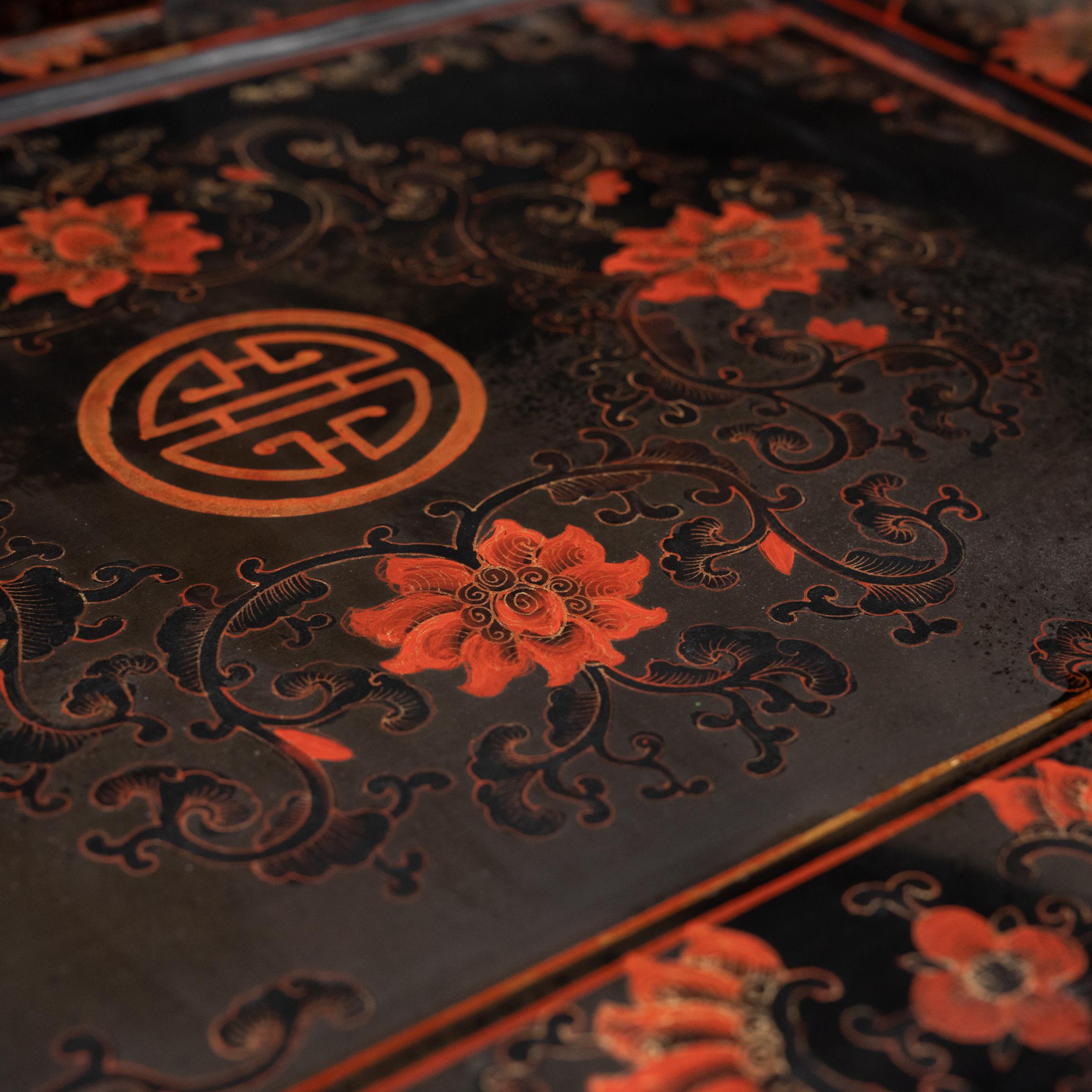 20ième siècle Paire de chaises chinoises à empiècement en forme de fleur d'or en vente