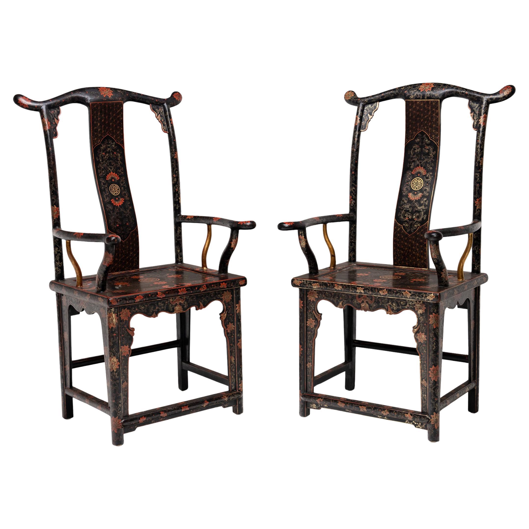 Paire de chaises chinoises à empiècement en forme de fleur d'or en vente