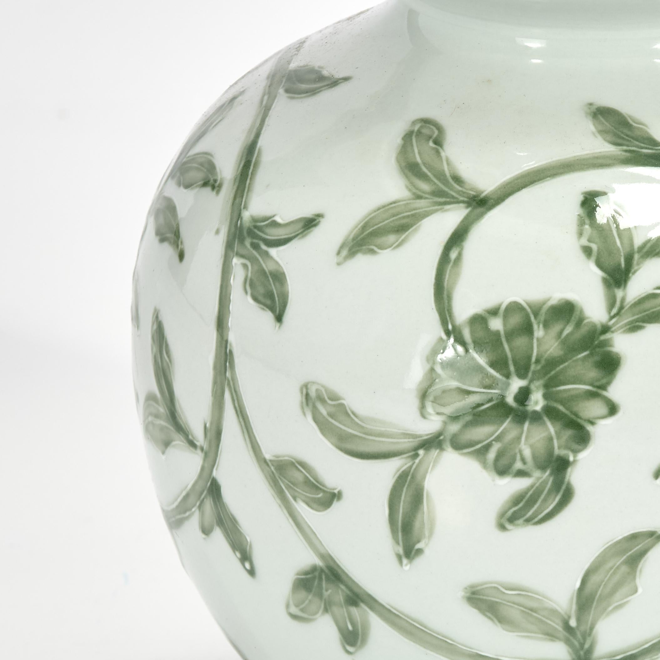 Pair of Chinese Green and White Porcelain Double Gourd Table Lamps In Excellent Condition In Palm Beach, FL