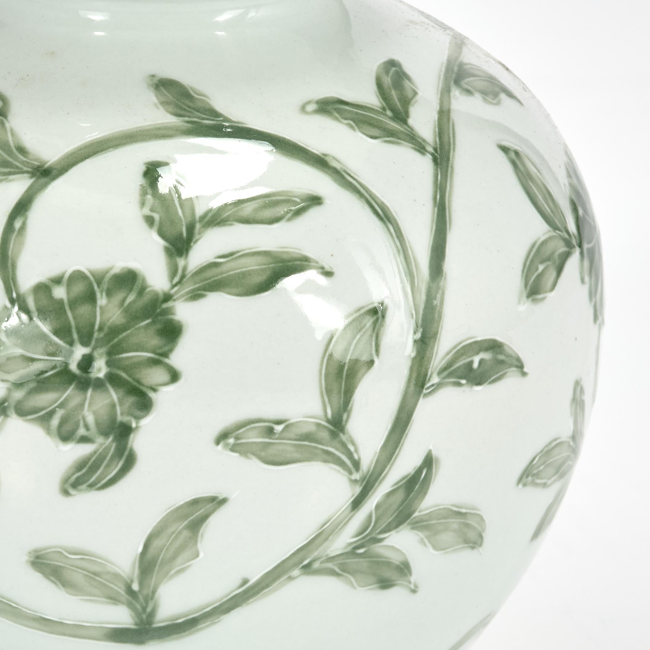 Contemporary Pair of Chinese Green and White Porcelain Double Gourd Table Lamps