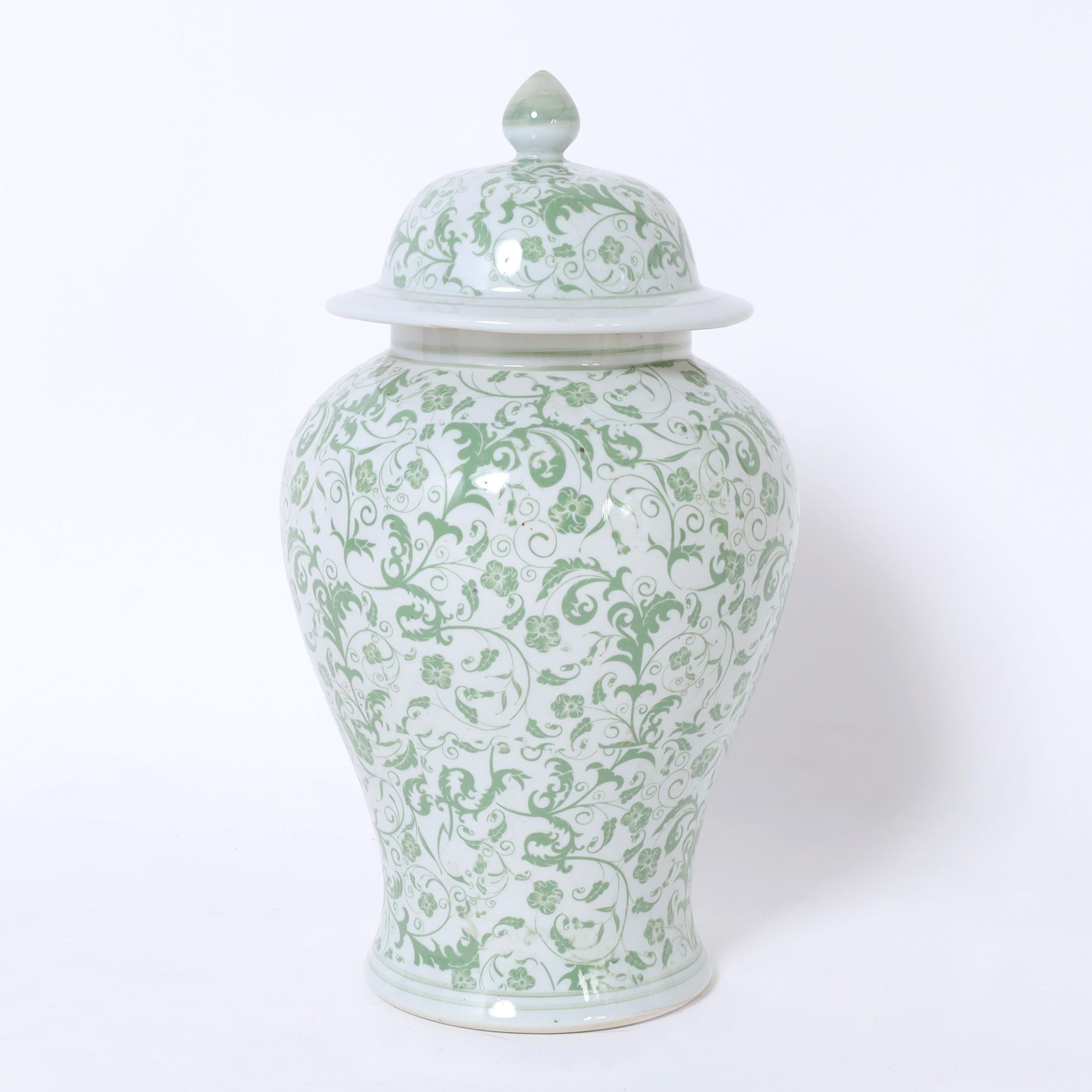 Glazed Pair of Chinese Green and White Porcelain Lidded Jars For Sale