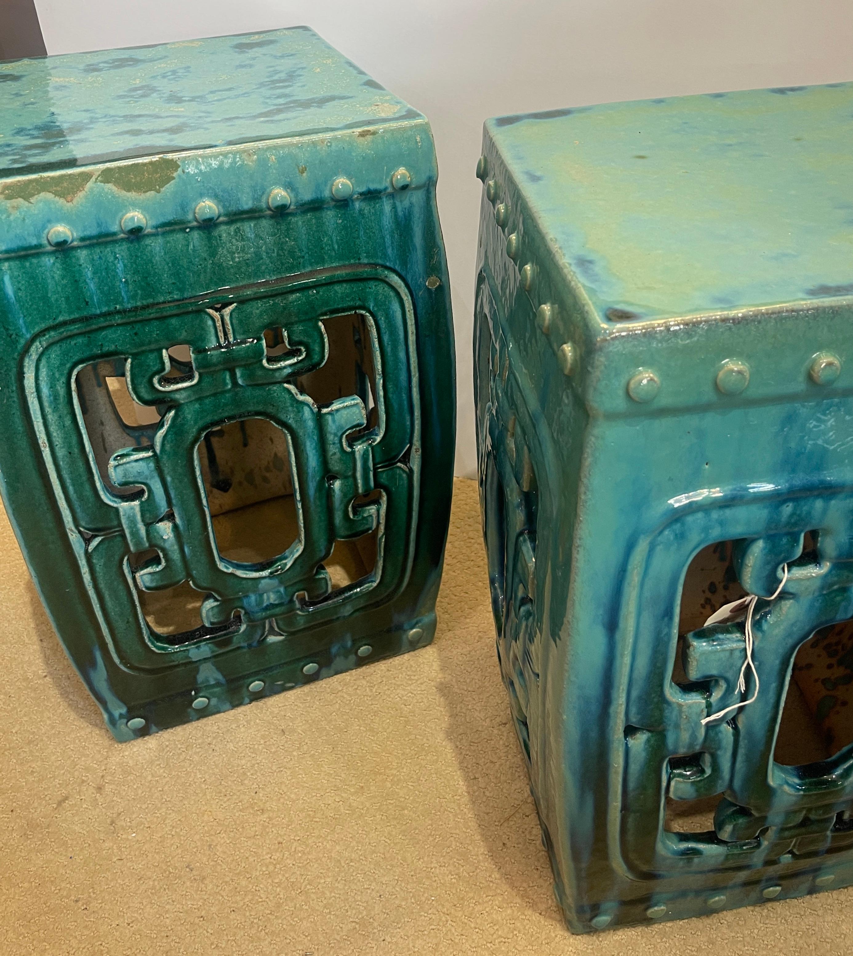 Paire de Chine à glaçure verte  Sièges de jardin en terre cuite Bon état - En vente à West Palm Beach, FL