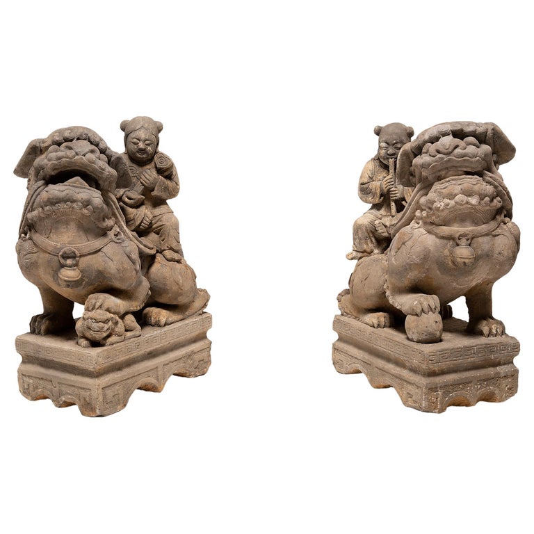 Painted Wedding Box From Shanxi - Foo Dog & Child - Late 19th Century Painted Wedding Box From Shanxi - Foo Dog & Child - Late 19th Century