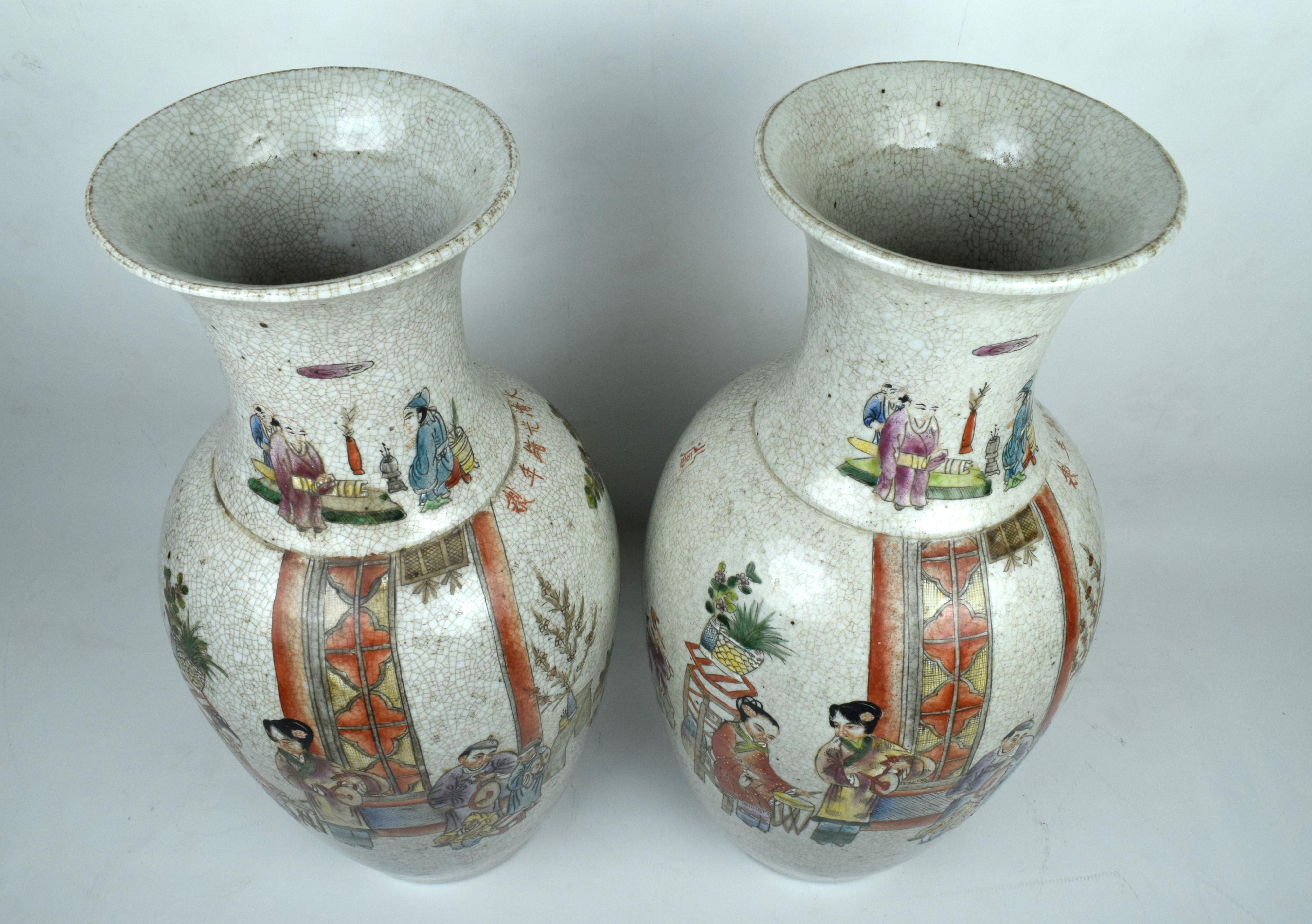 Vernissé Paire de vases chinois en céramique peints à la main, 20ème siècle  en vente