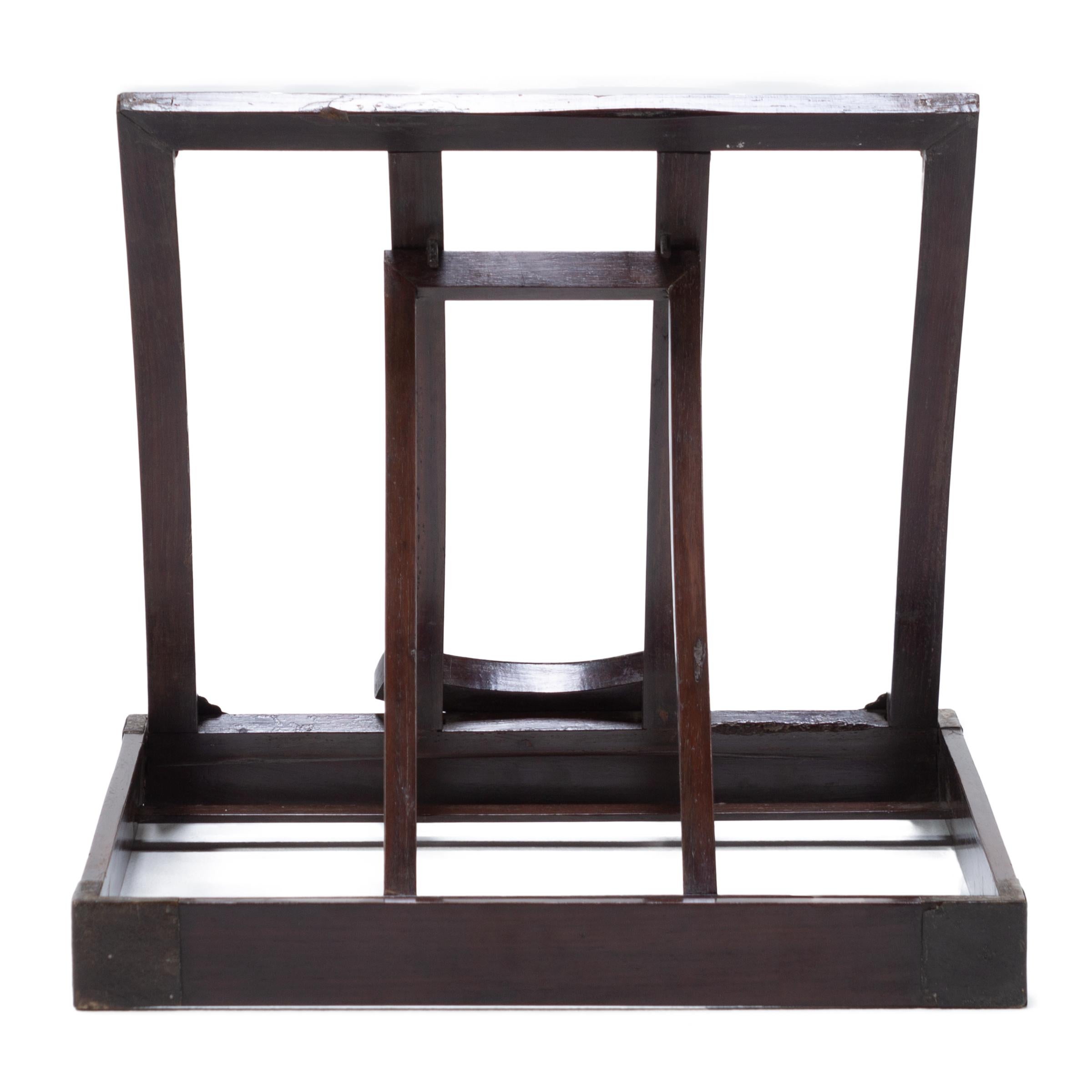 Paar chinesische Hartholz-Spiegelständer, um 1850 (19. Jahrhundert) im Angebot