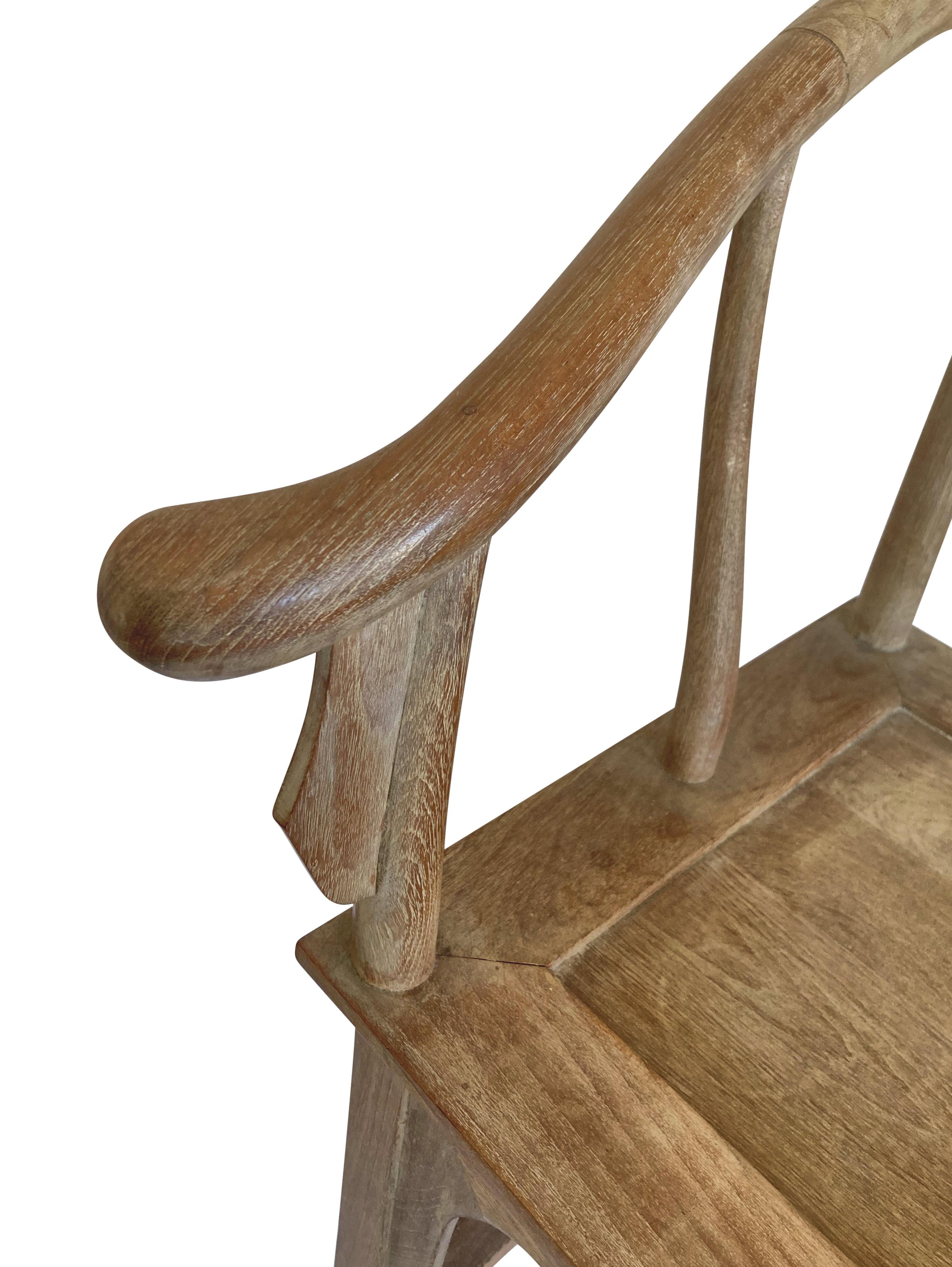 Paar chinesische Hufeisen-Sessel aus gebeiztem Ulmenholz im Zustand „Gut“ im Angebot in London, GB