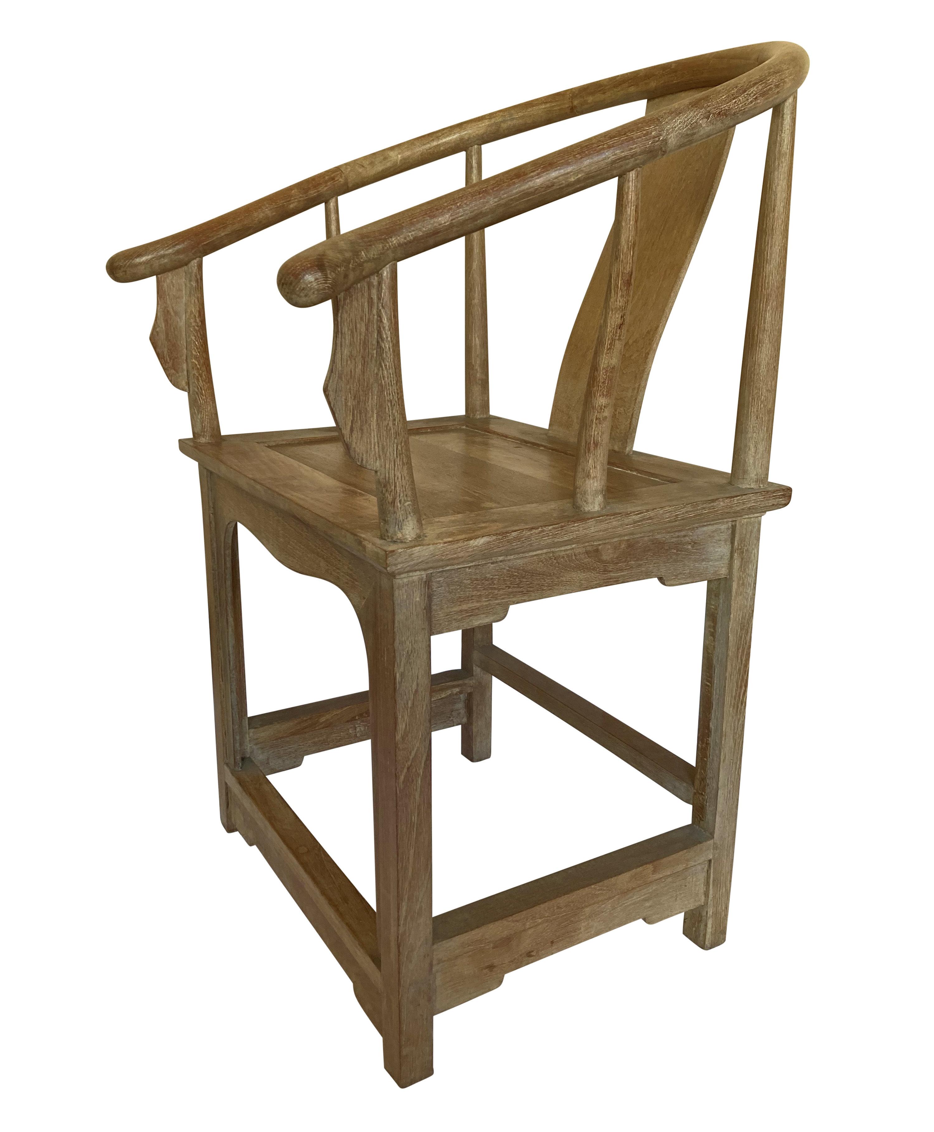 Paar chinesische Hufeisen-Sessel aus gebeiztem Ulmenholz (Frühes 20. Jahrhundert) im Angebot