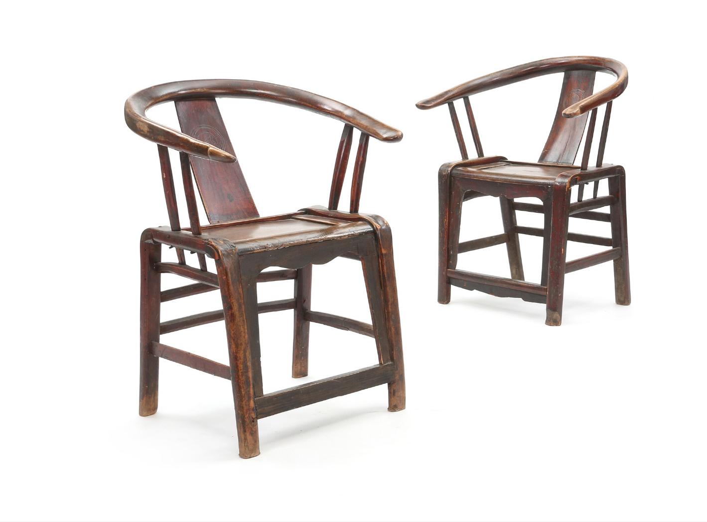 Pair of Chinese Horseshoe-Back Elmwood and Hardwood Armchairs In Good Condition For Sale In Vienna, AT