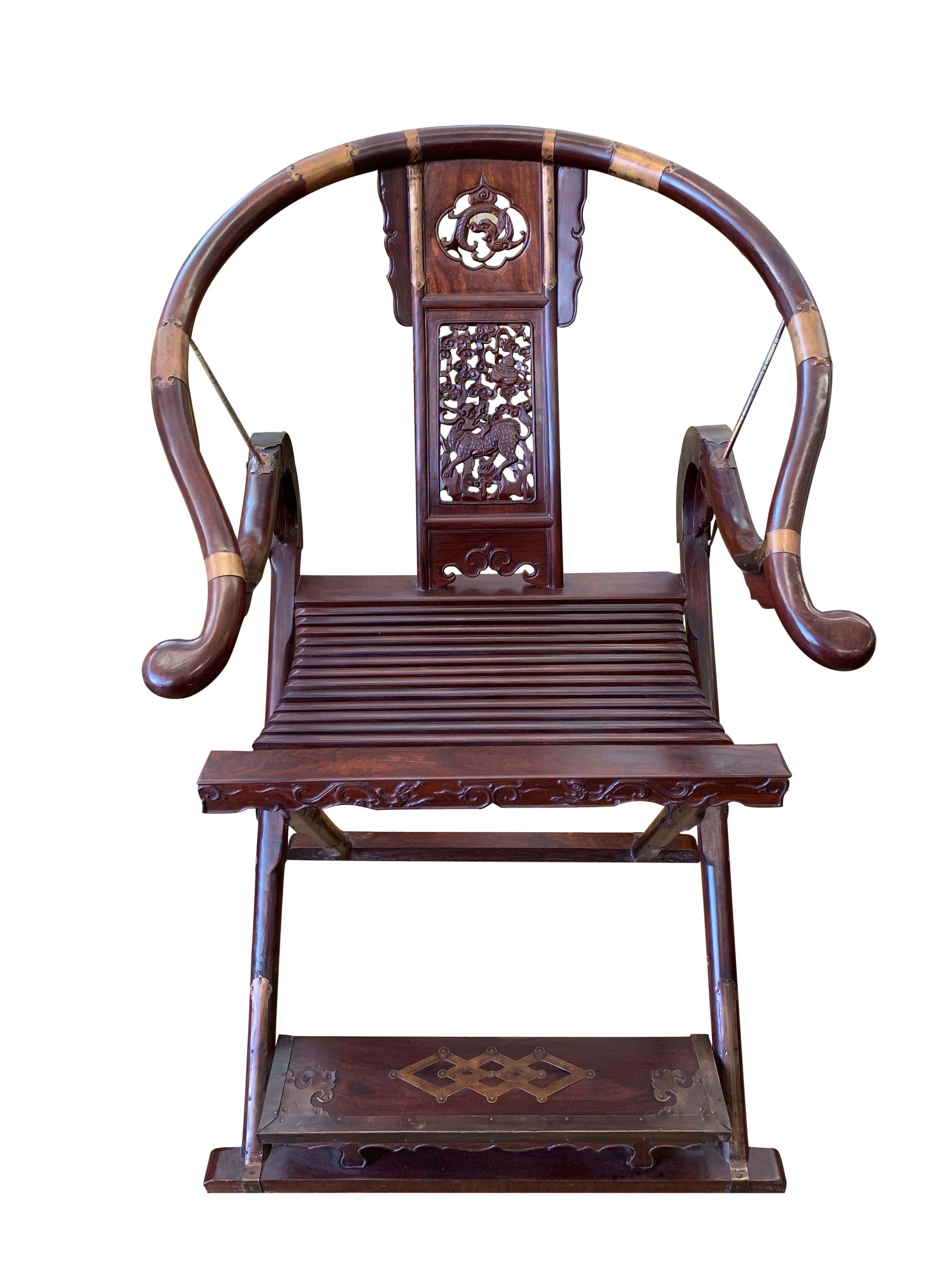 Pair of Chinese Rosewood Horseshoe Folding Chairs In Good Condition In Los Angeles, CA