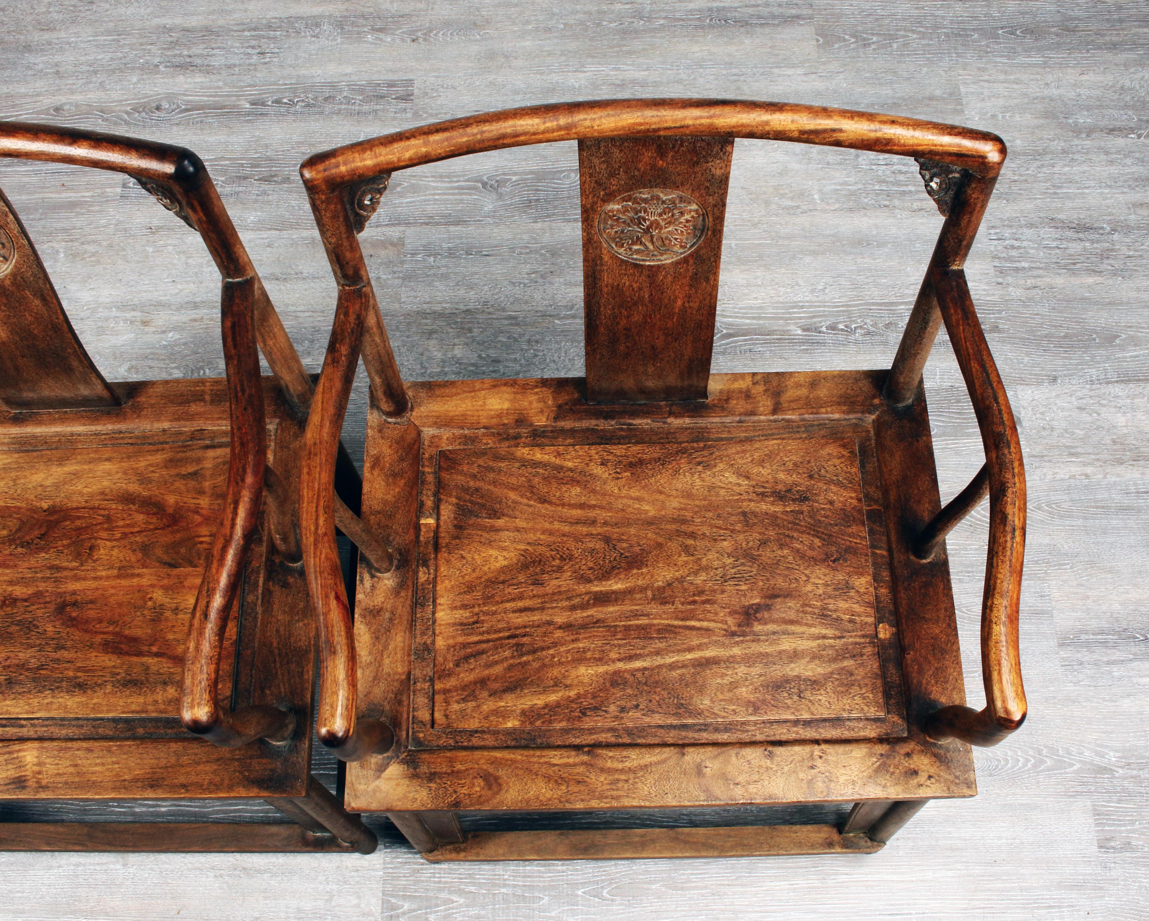 20ième siècle Paire de fauteuils chinois Huanghuali en vente