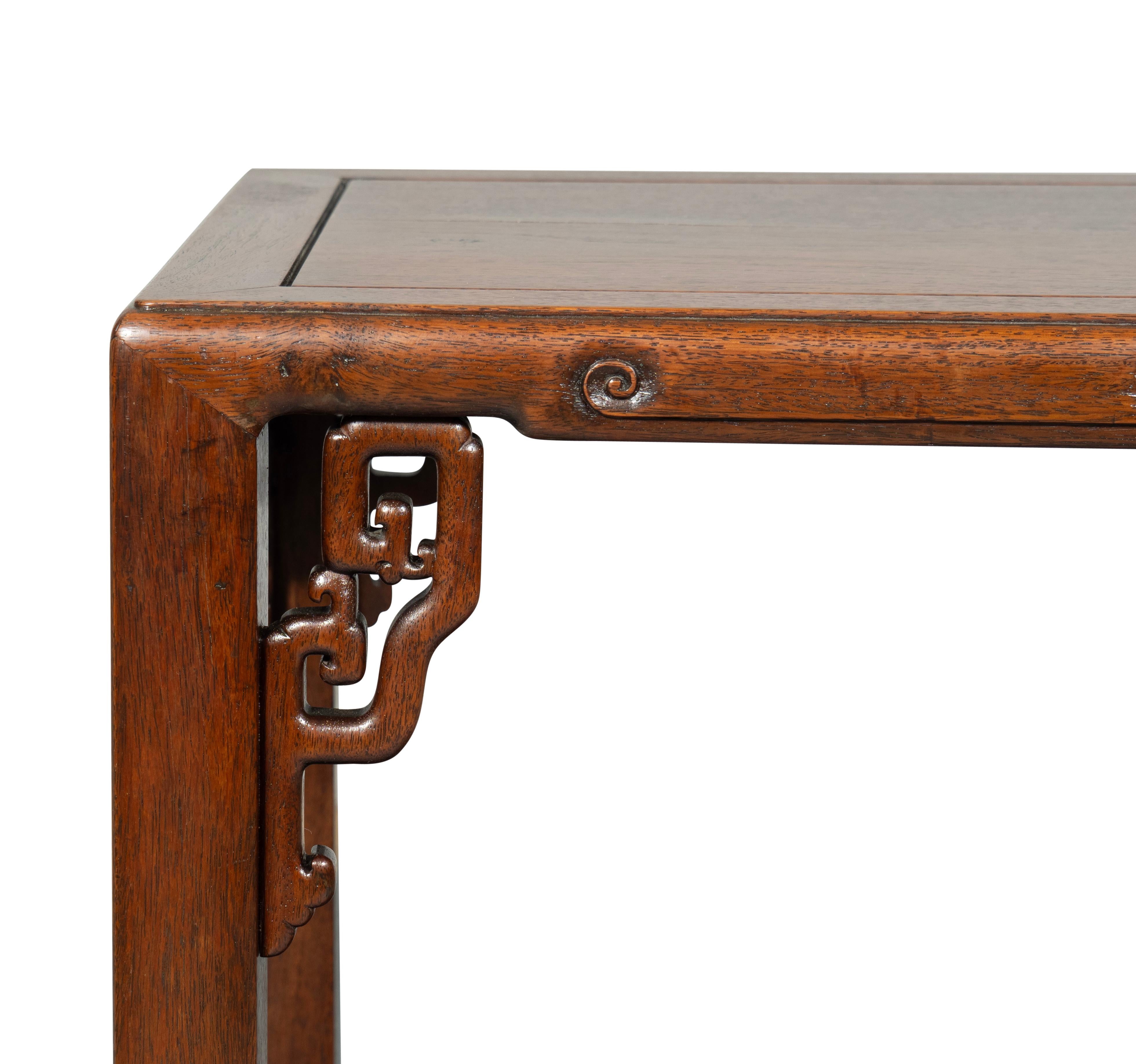 Paire de tables d'appoint chinoises en bois de Hungmu en vente 4