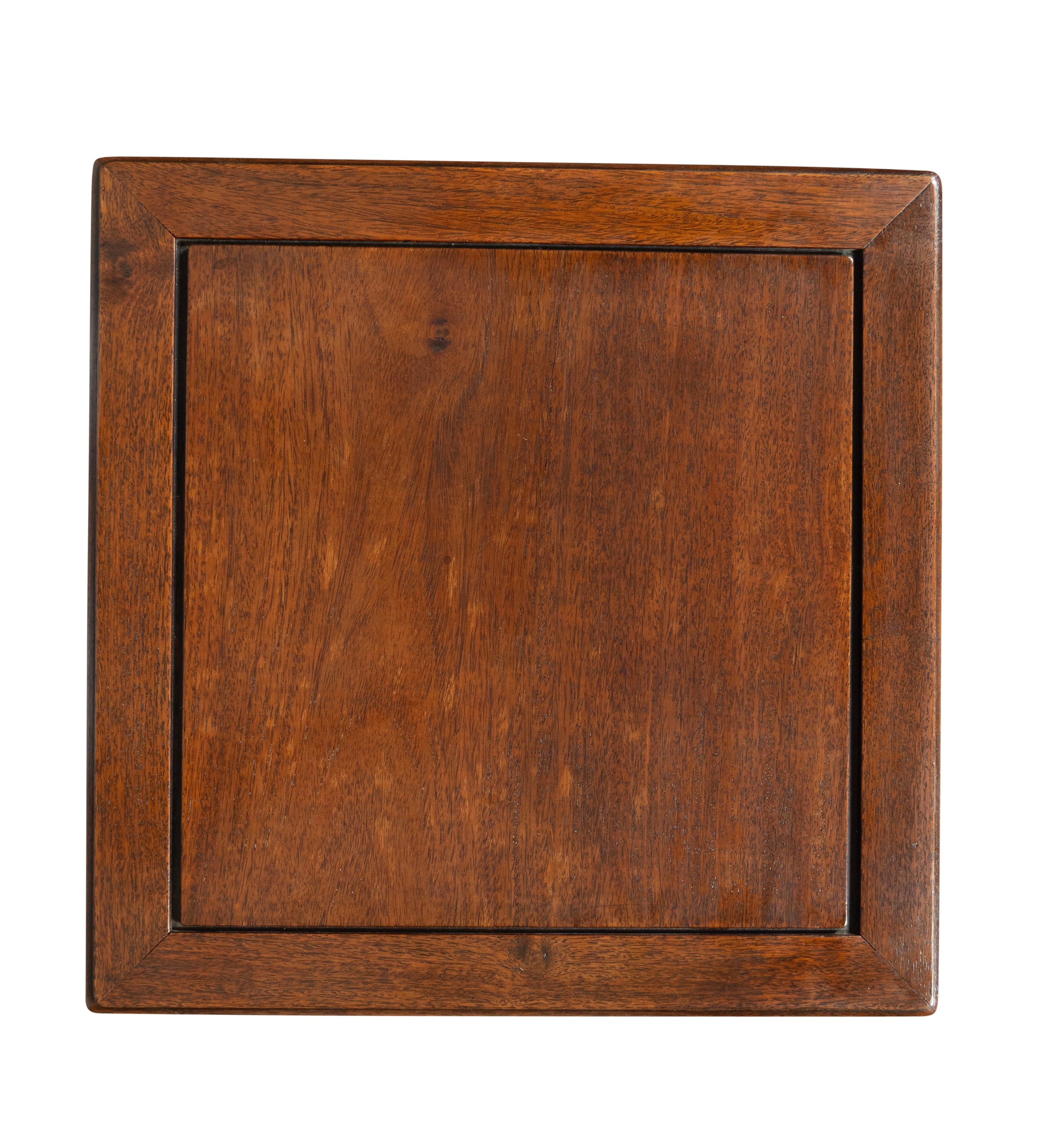 Paire de tables d'appoint chinoises en bois de Hungmu en vente 1