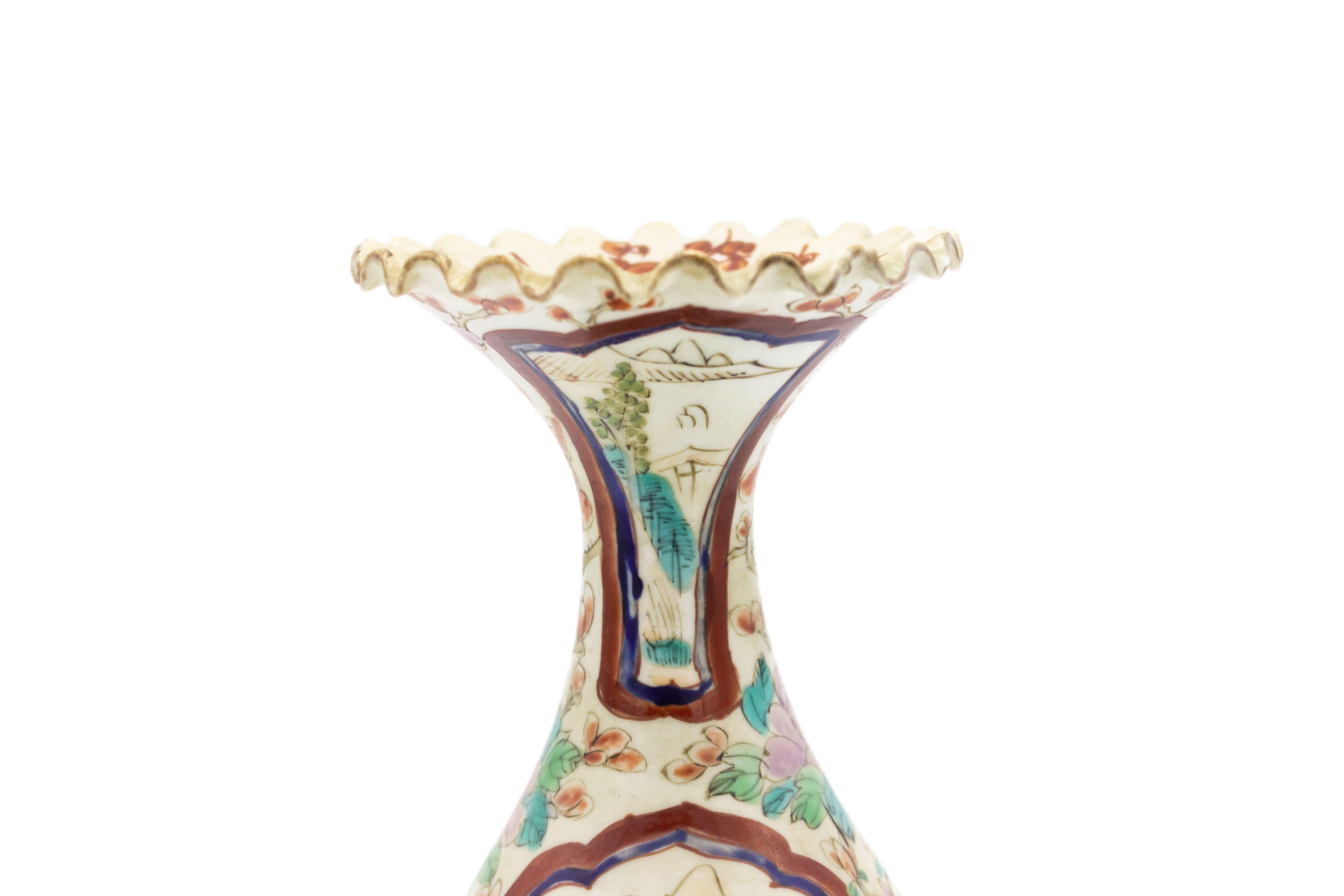 Cinese Coppia di vasi in porcellana cinese Imari Porcelain in vendita