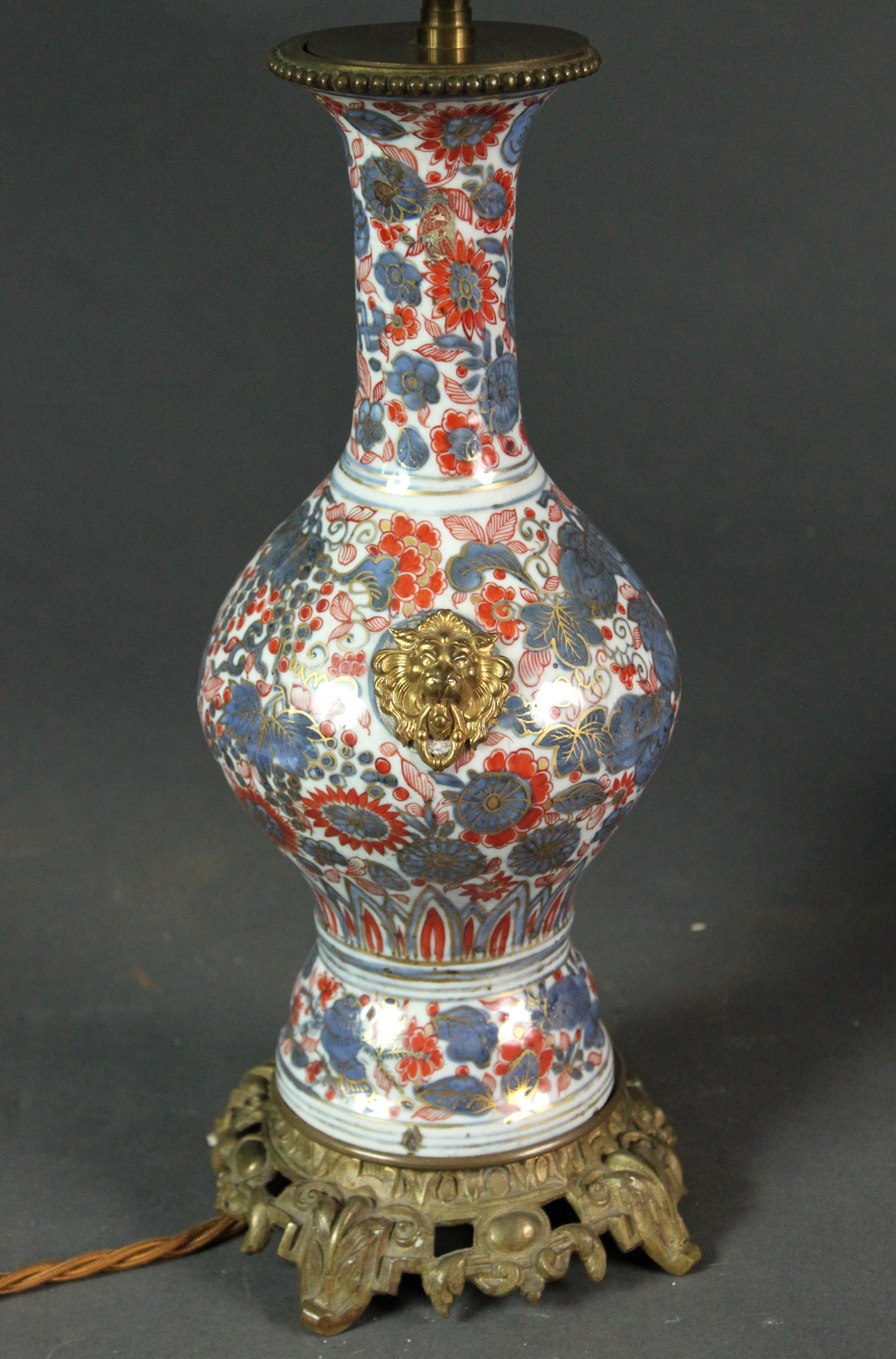 Pair of Chinese Imari Vases Converted into Lamps In Good Condition In Bradford-on-Avon, Wiltshire