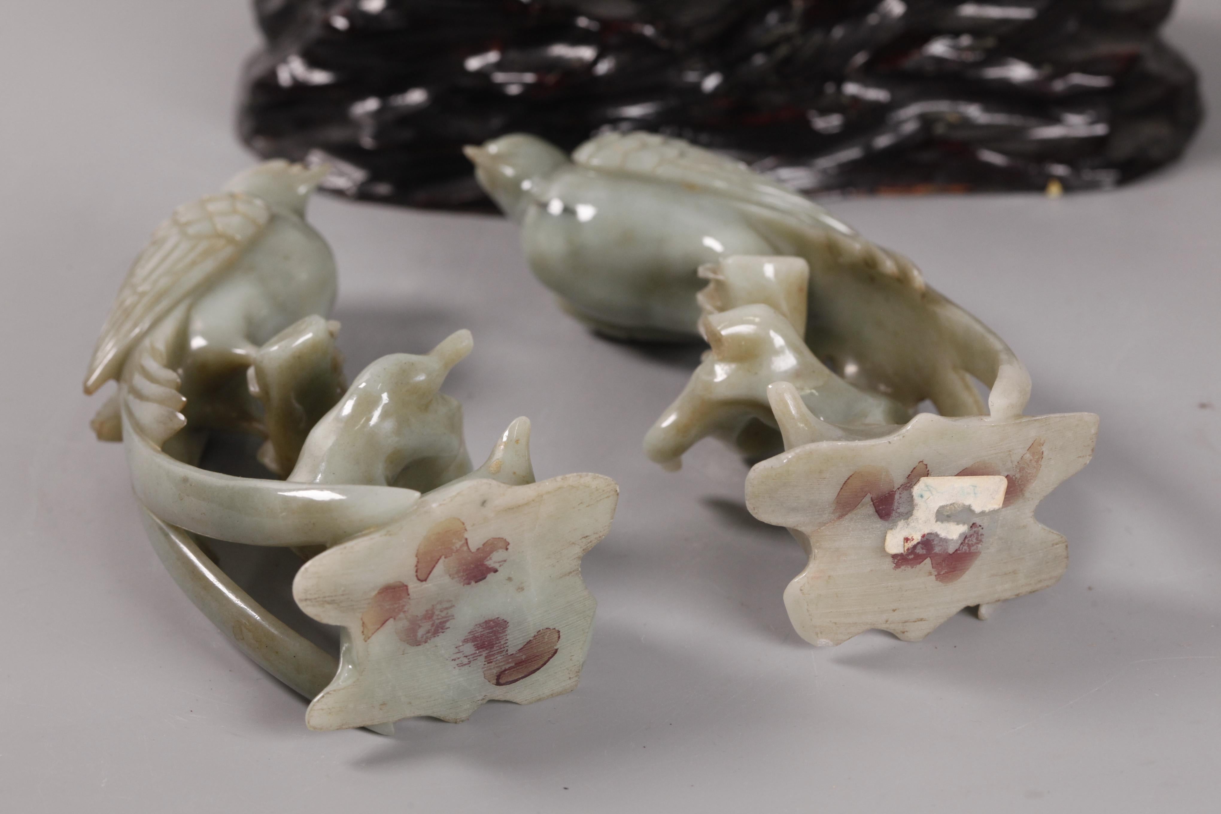 Chinois Paire d'oiseaux chinois en jade en vente
