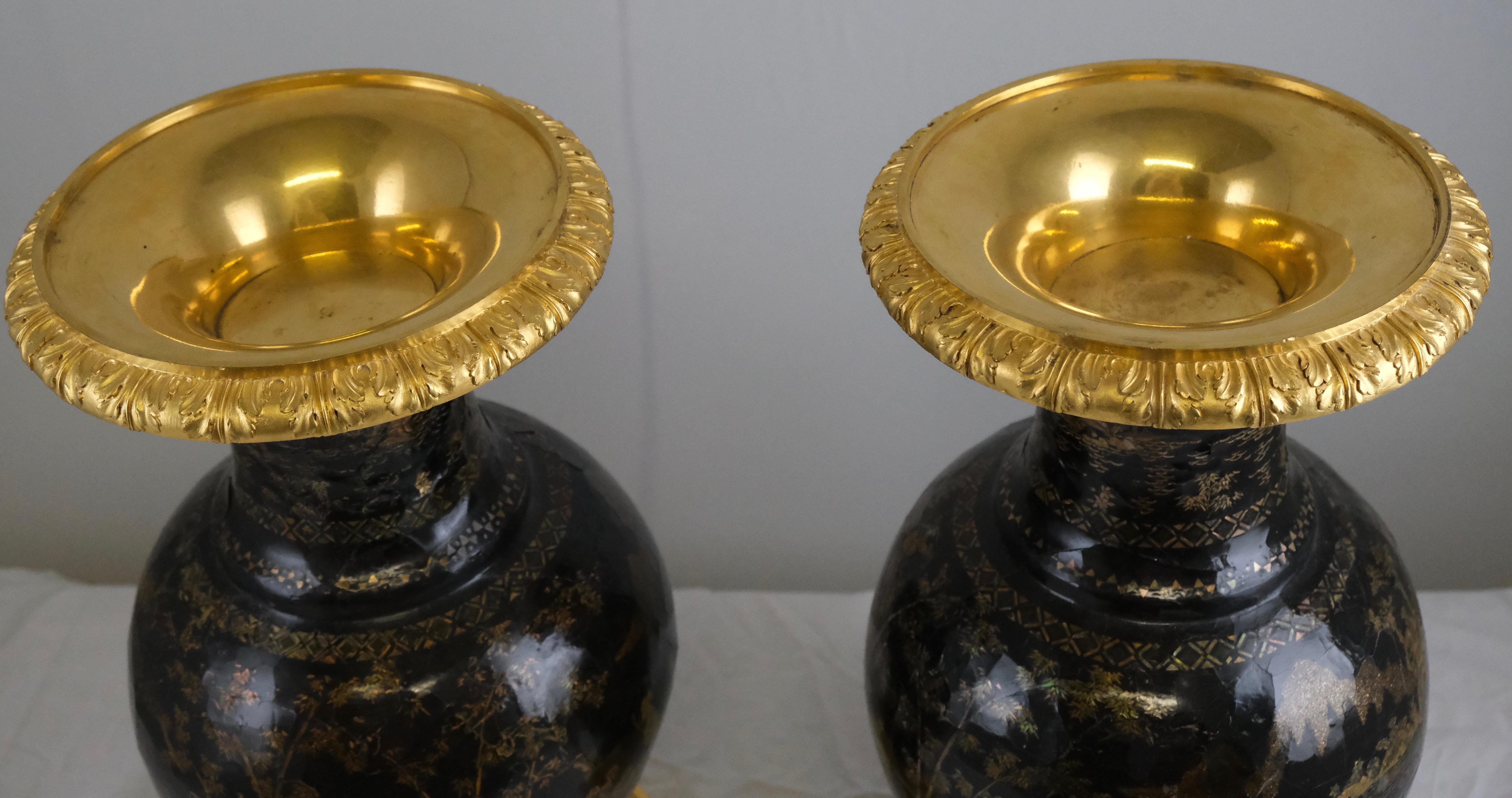 Pair of Chinese Lacquer Urns Mounted with Gilt Bronzes, 19th Century 10