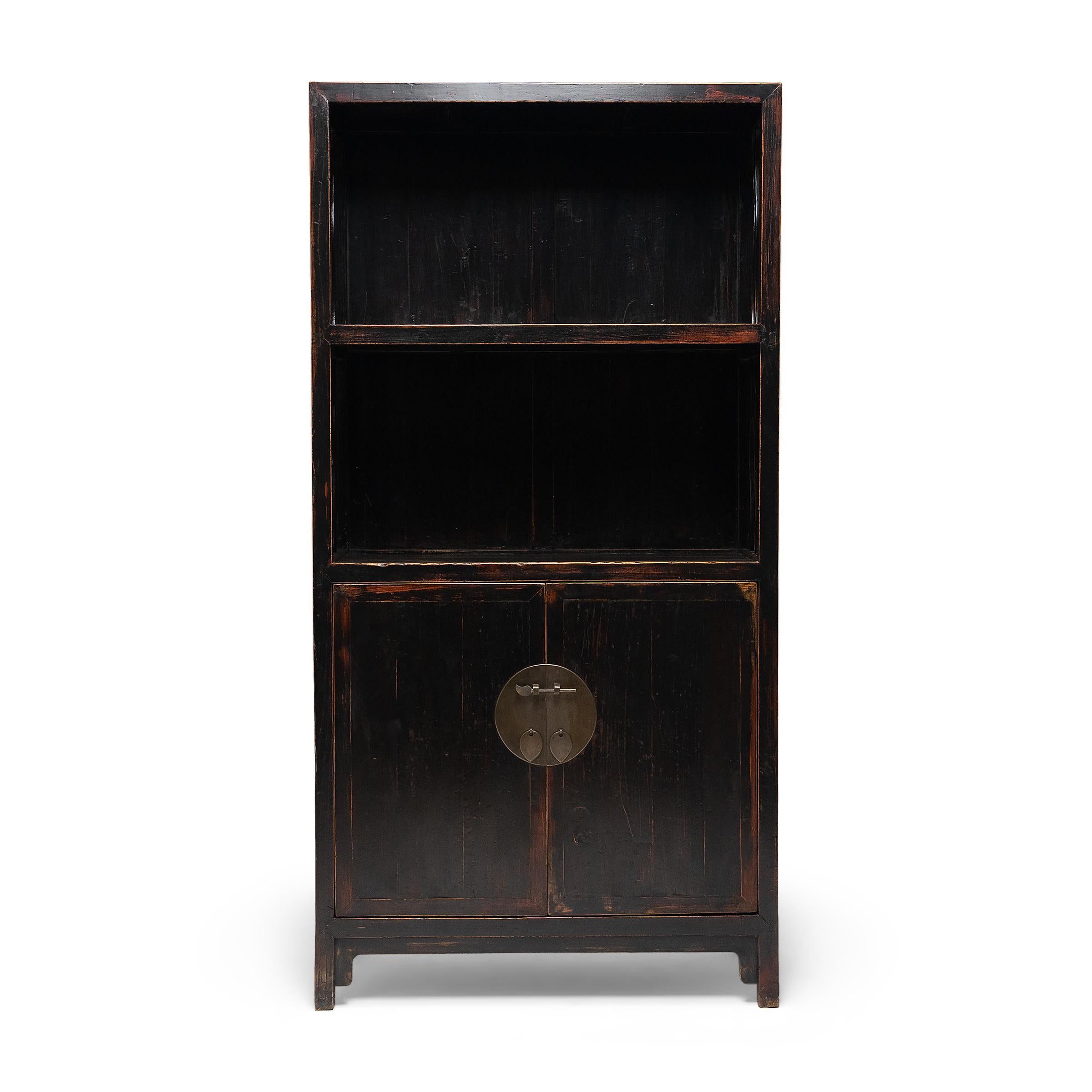 Qing Coppia di librerie cinesi laccate con fianchi a fuso, 1900 ca. in vendita