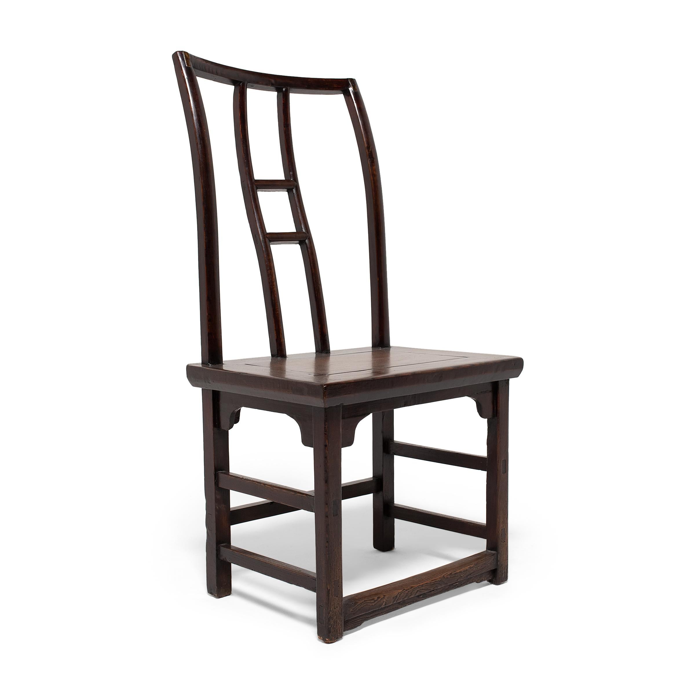 Qing Paire de chaises chinoises à haut dossier laqué, vers 1850 en vente
