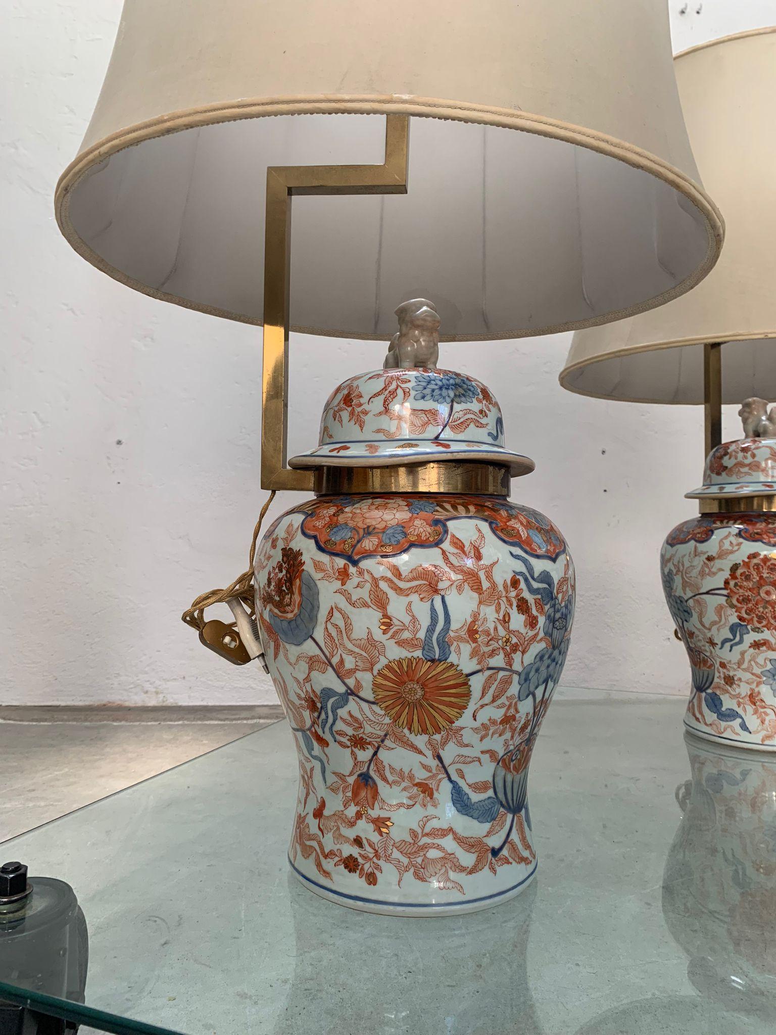 Pair of Chinese lamps with silk lampshades, 1960s For Sale 5