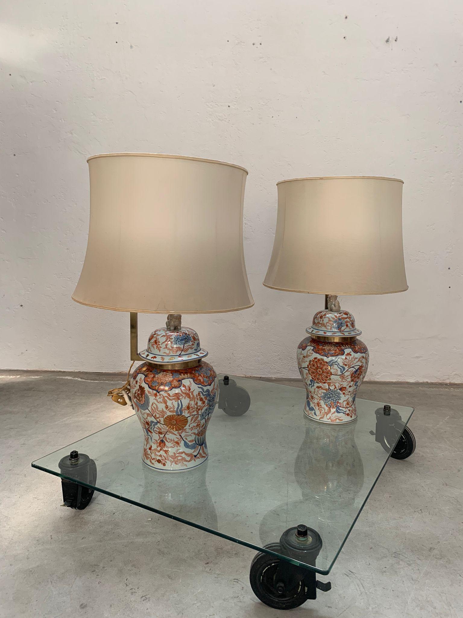 Pair of Chinese lamps with silk lampshades, 1960s
 Pair of wonderful lamps consisting of a ceramic base decorated in polychrome with beautiful motifs, brass frame and silk lampshades. 
Height 95 x diameter 57
