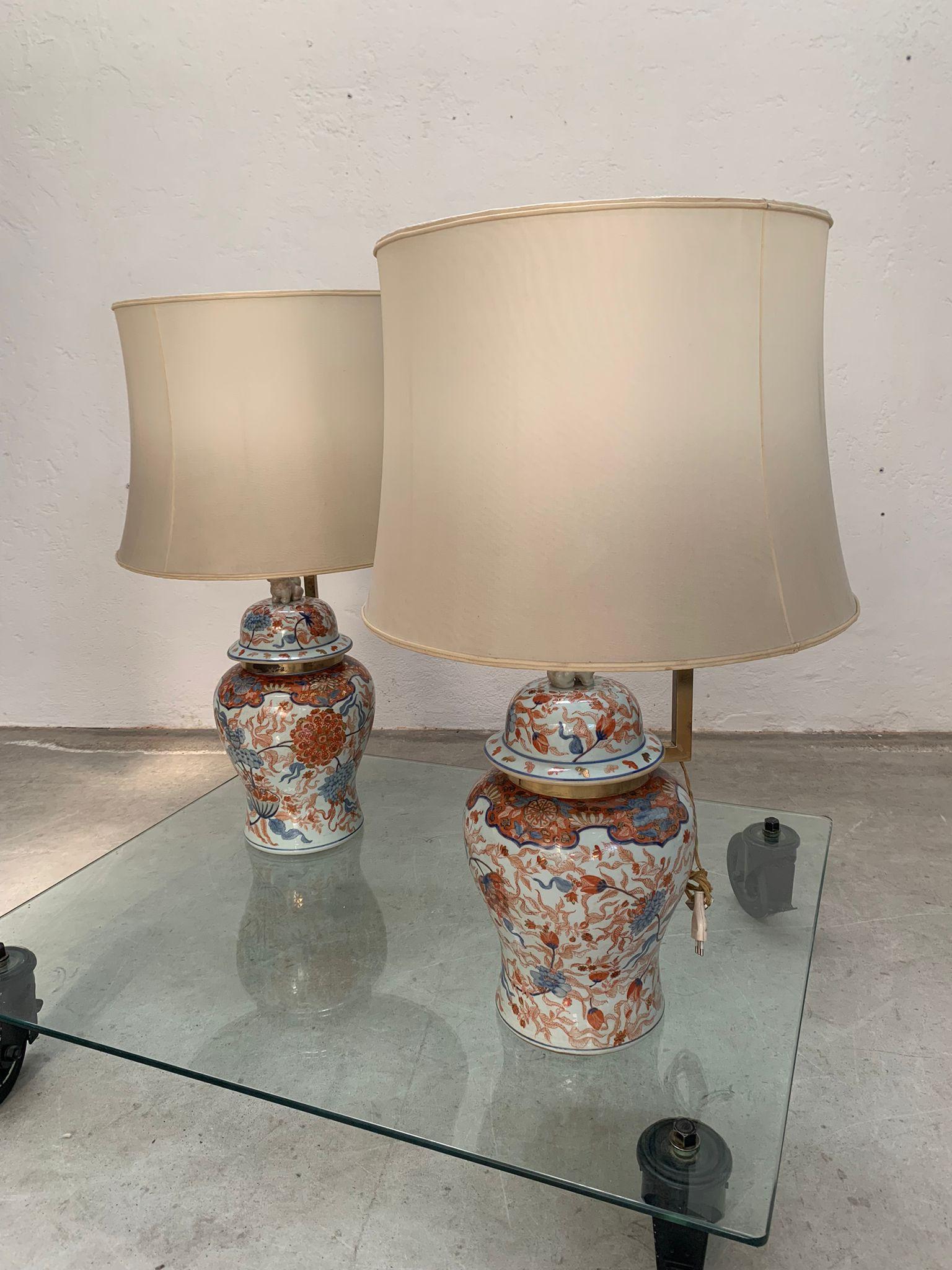 Brass Pair of Chinese lamps with silk lampshades, 1960s For Sale