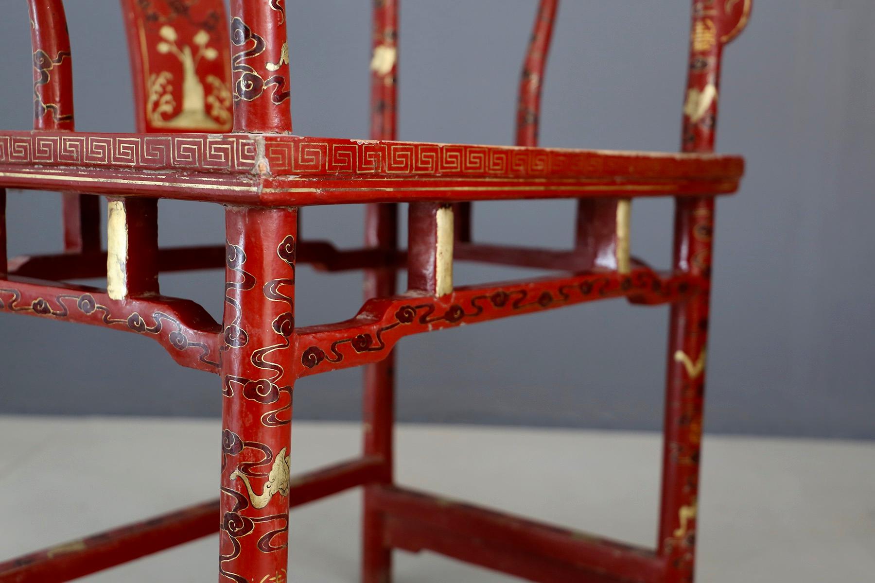 Pair of Chinese Chair in Lacquered Red Wood and Gold of 18th Century In Fair Condition For Sale In Milano, IT