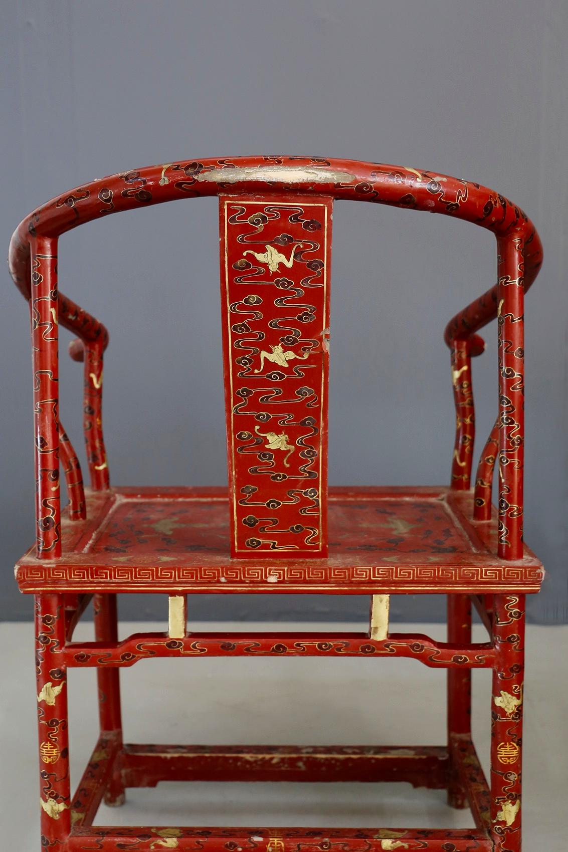Pair of Chinese Chair in Lacquered Red Wood and Gold of 18th Century For Sale 2