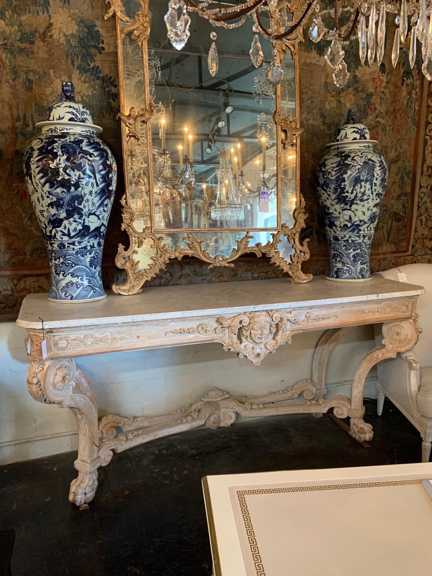Pair of Chinese Large Scale Blue and White Lidded Vases In Good Condition In Dallas, TX