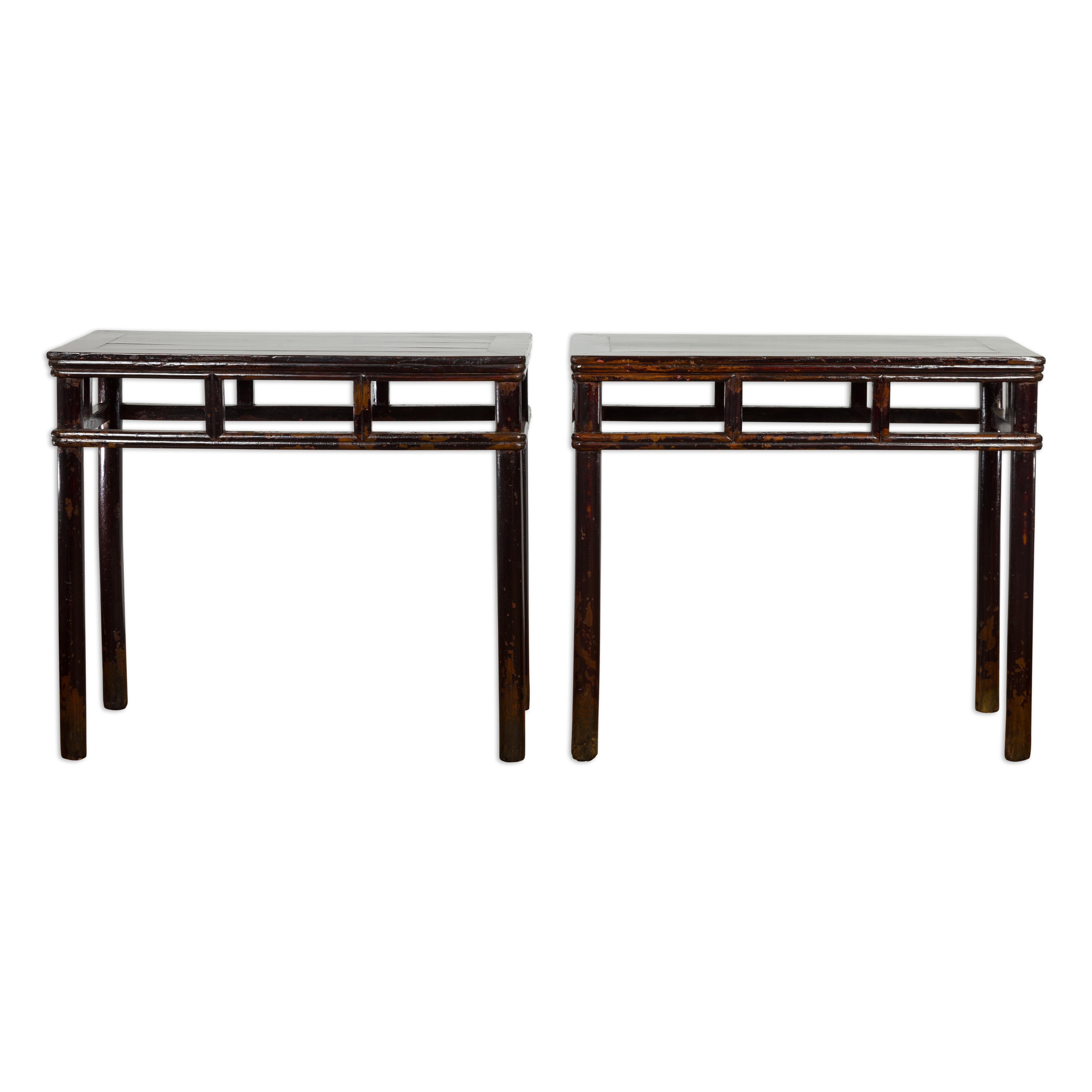 Pair of Chinese Late Qing Dynasty Wine Console Tables with Black Brown Lacquer For Sale 11