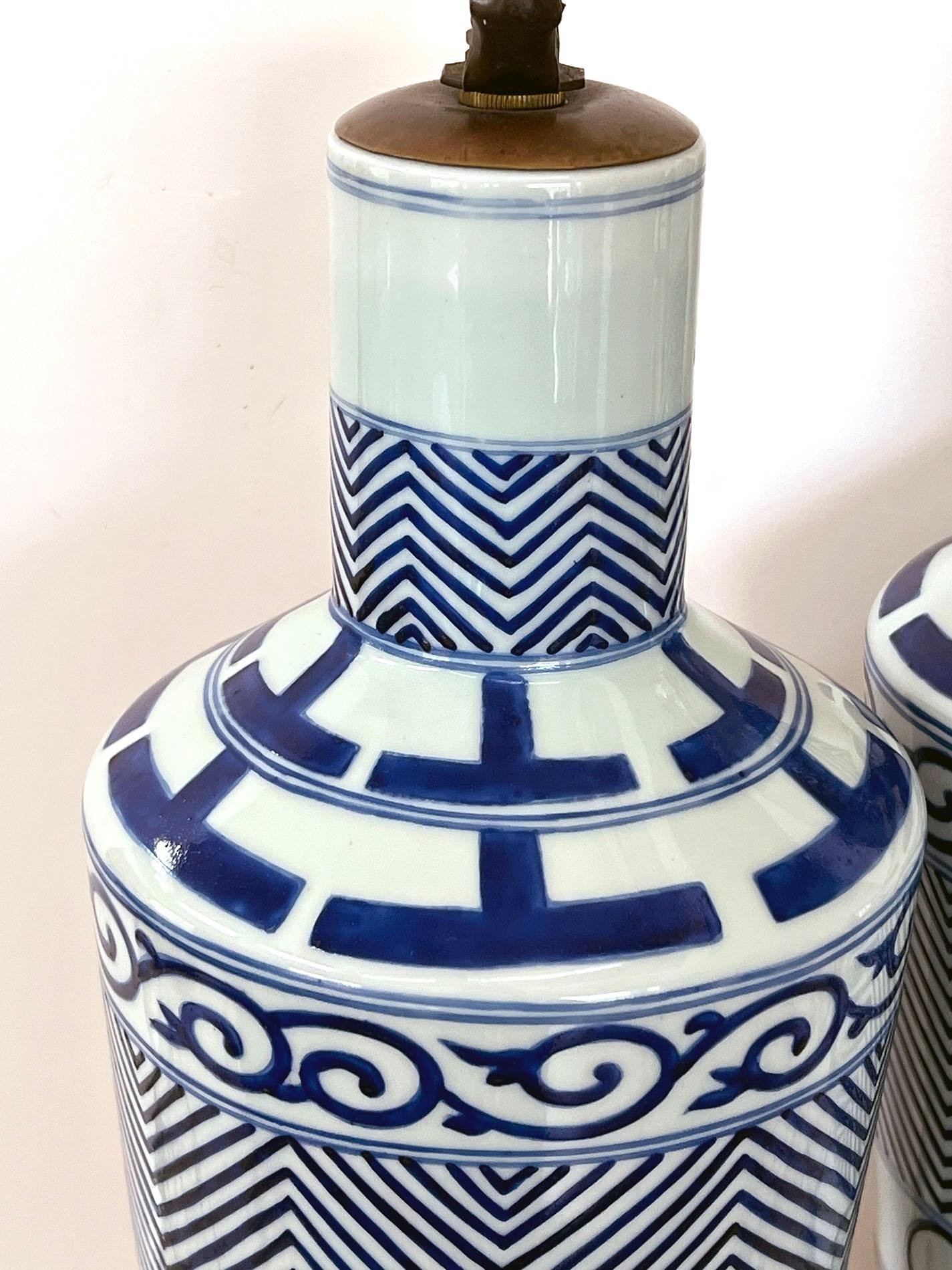 Chinese Export Pair of Chinese Mallet-shaped Blue and White Decorated Porcelain Lamps For Sale