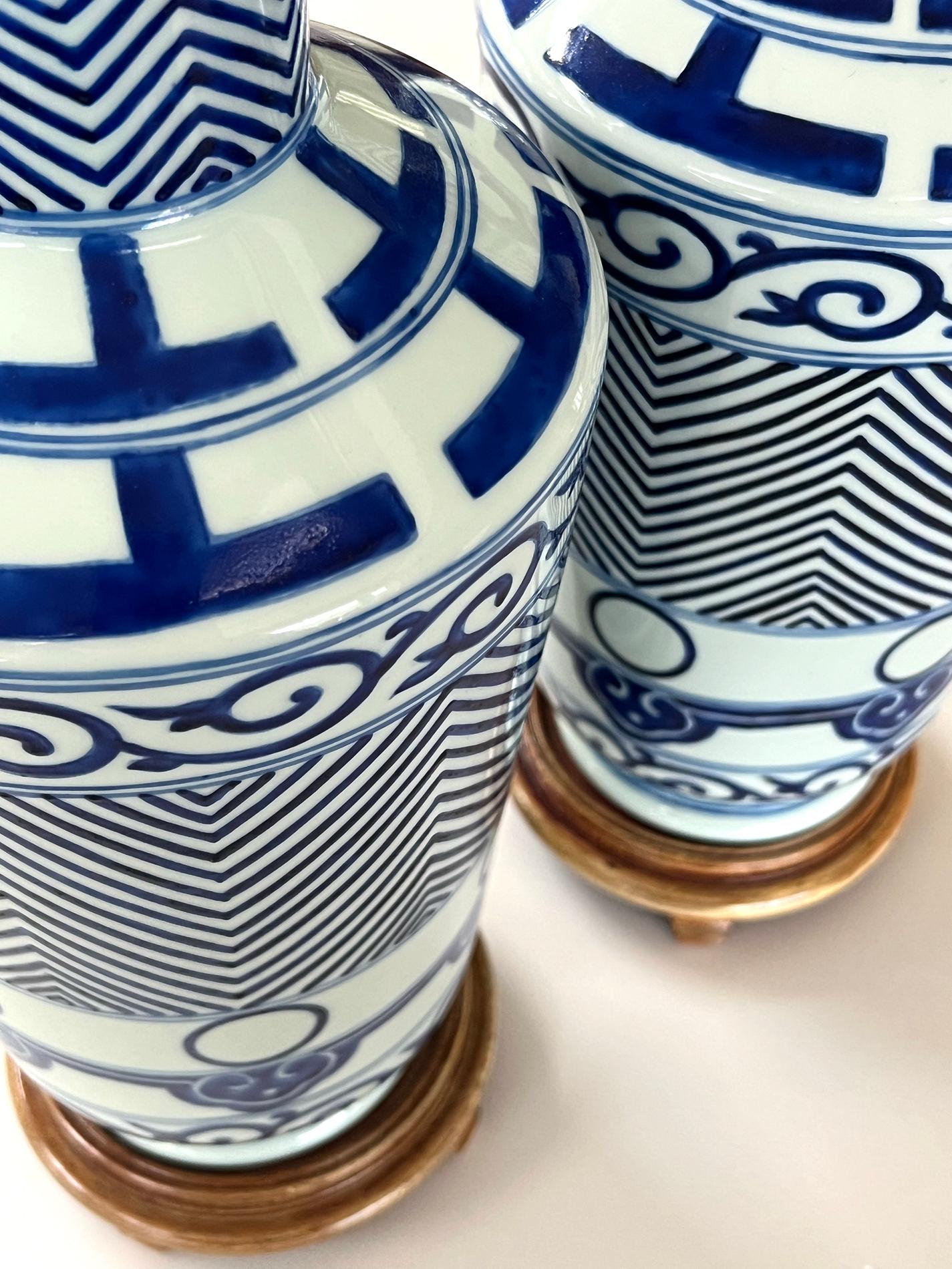 Glazed Pair of Chinese Mallet-shaped Blue and White Decorated Porcelain Lamps For Sale