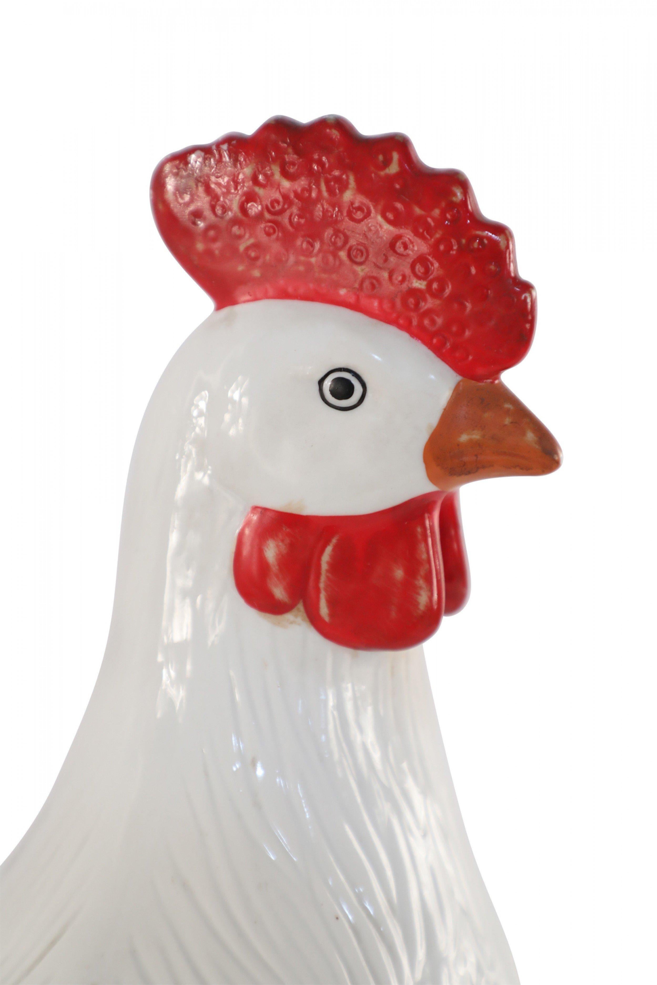 Pair of Chinese Mid-Century White Porcelain Chickens In Good Condition For Sale In New York, NY