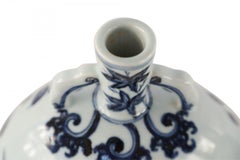 Pareja de jarrones Moonflask chinos de porcelana azul y blanca estilo dinastía Ming