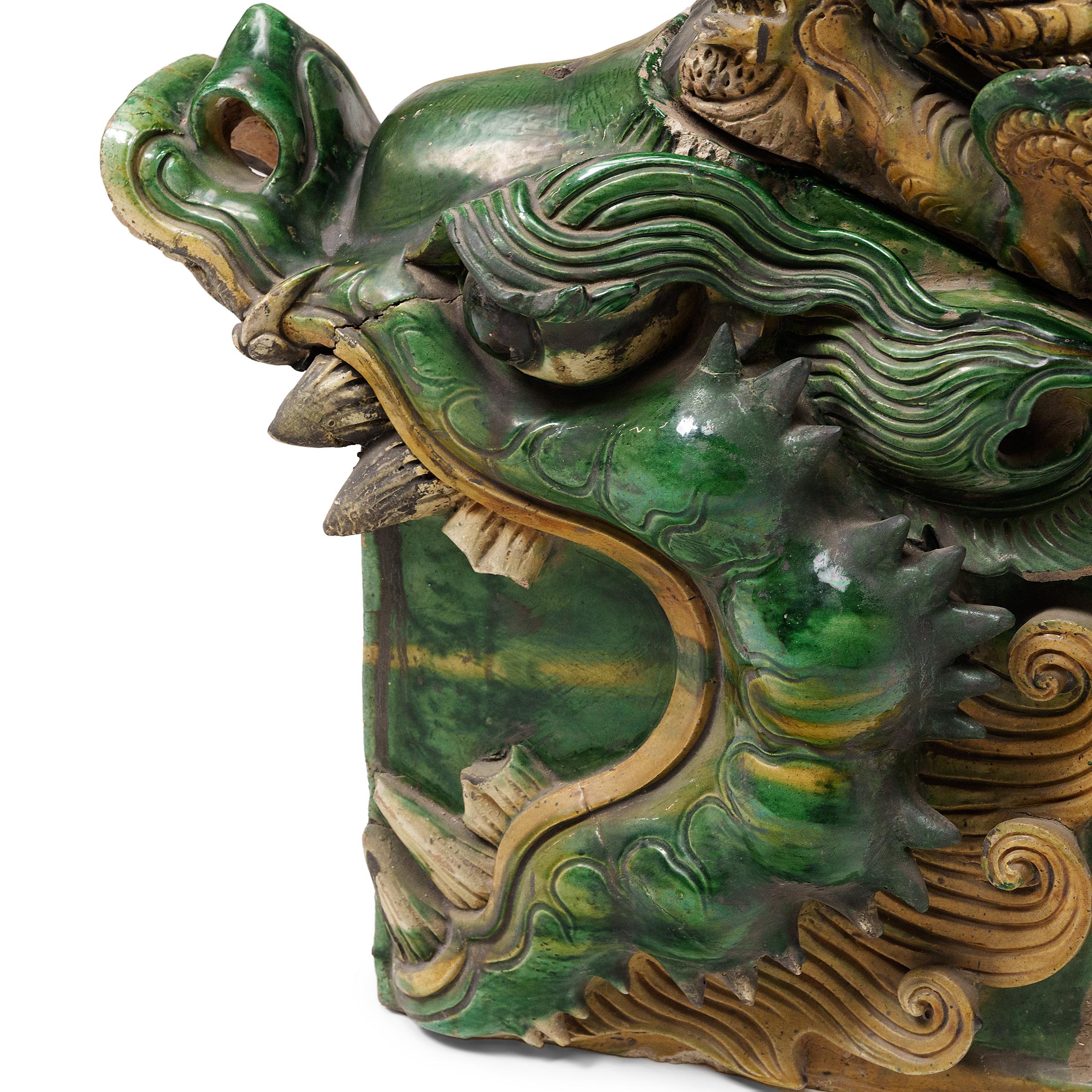 Pareja de tejas chinas Ming Sancai Chiwen, c. 1650 en venta 3