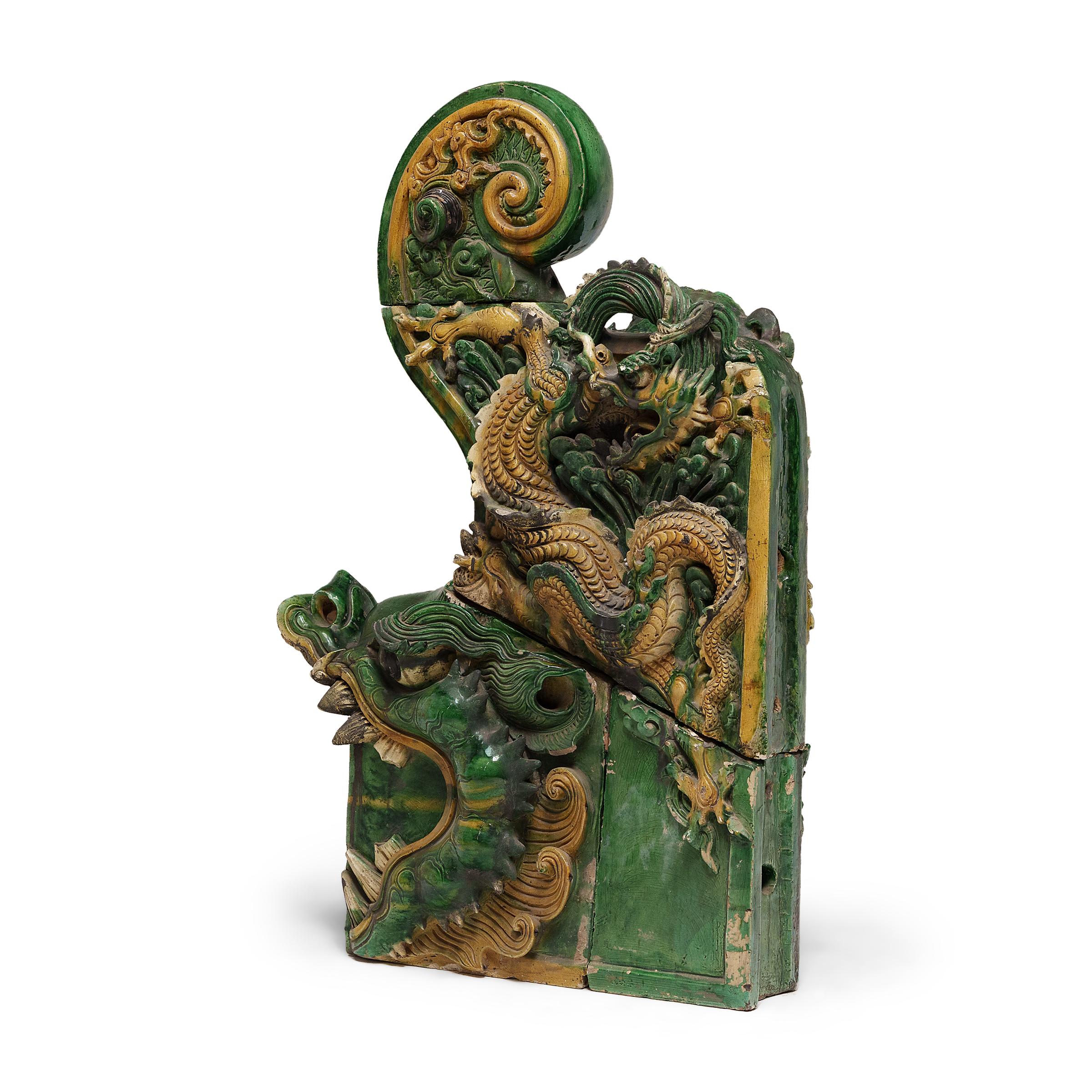 Pareja de tejas chinas Ming Sancai Chiwen, c. 1650 en venta 1