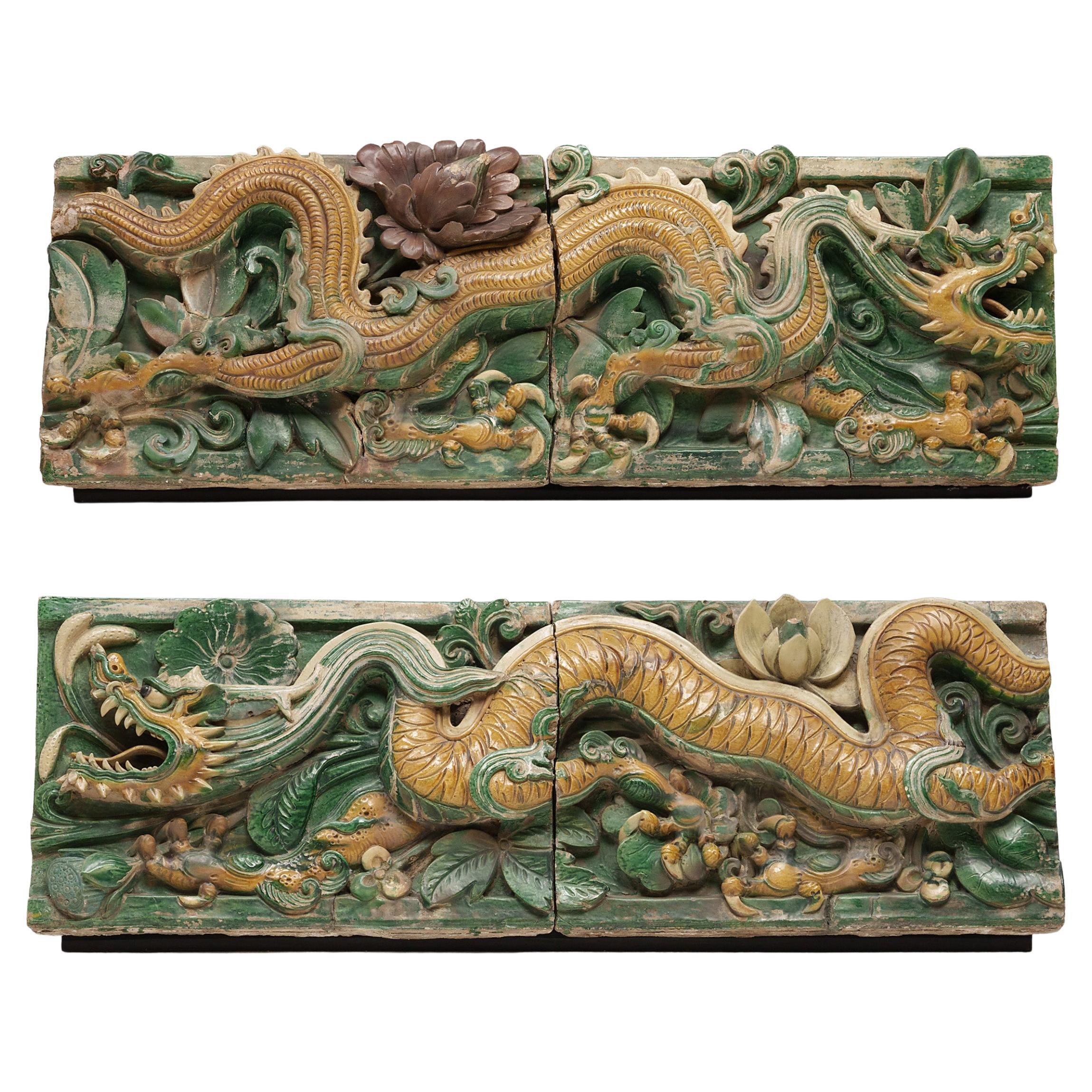 Coppia di tegole cinesi Ming Sancai con drago, 1650 ca.