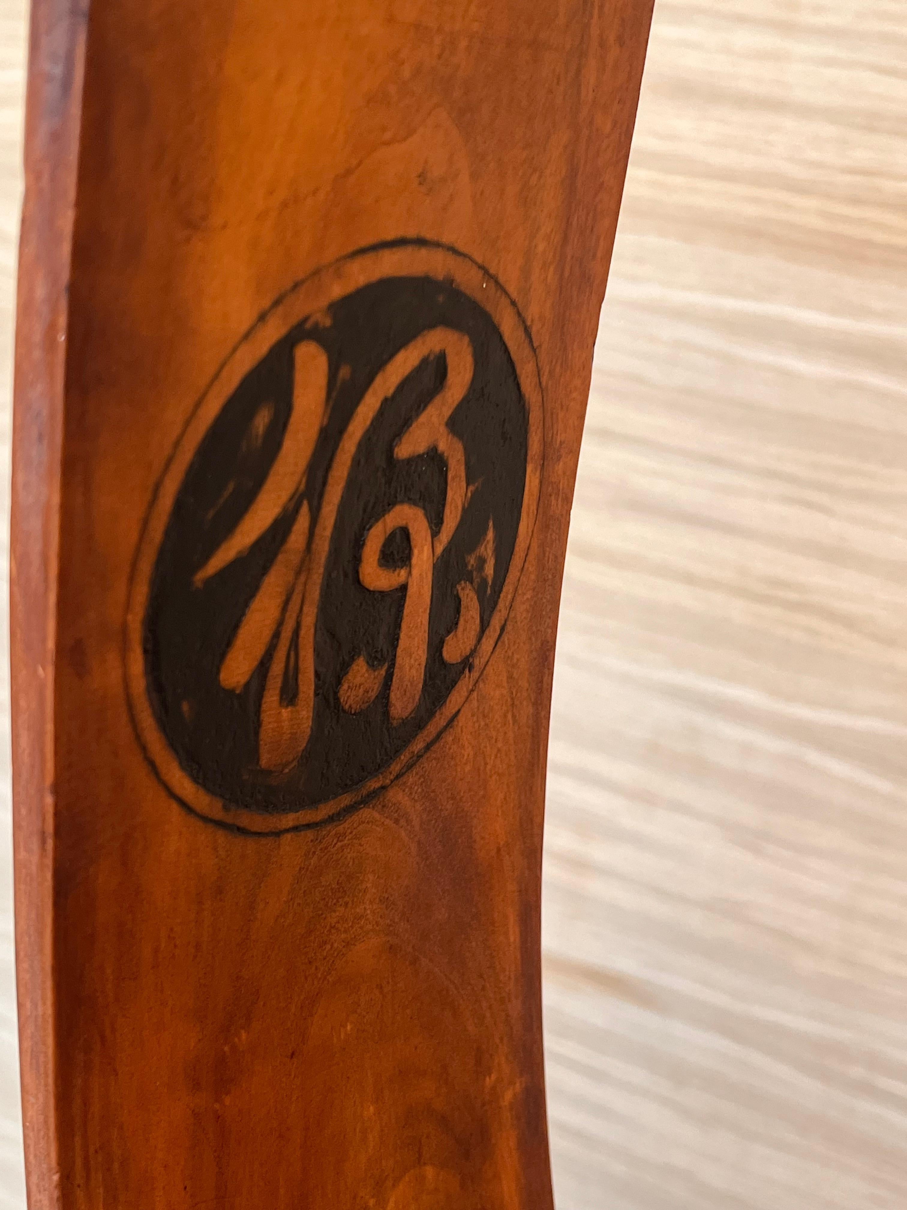 Paar chinesische Thronsessel im Ming-Stil aus geschnitztem Holz mit hoher Rückenlehne im Angebot 9