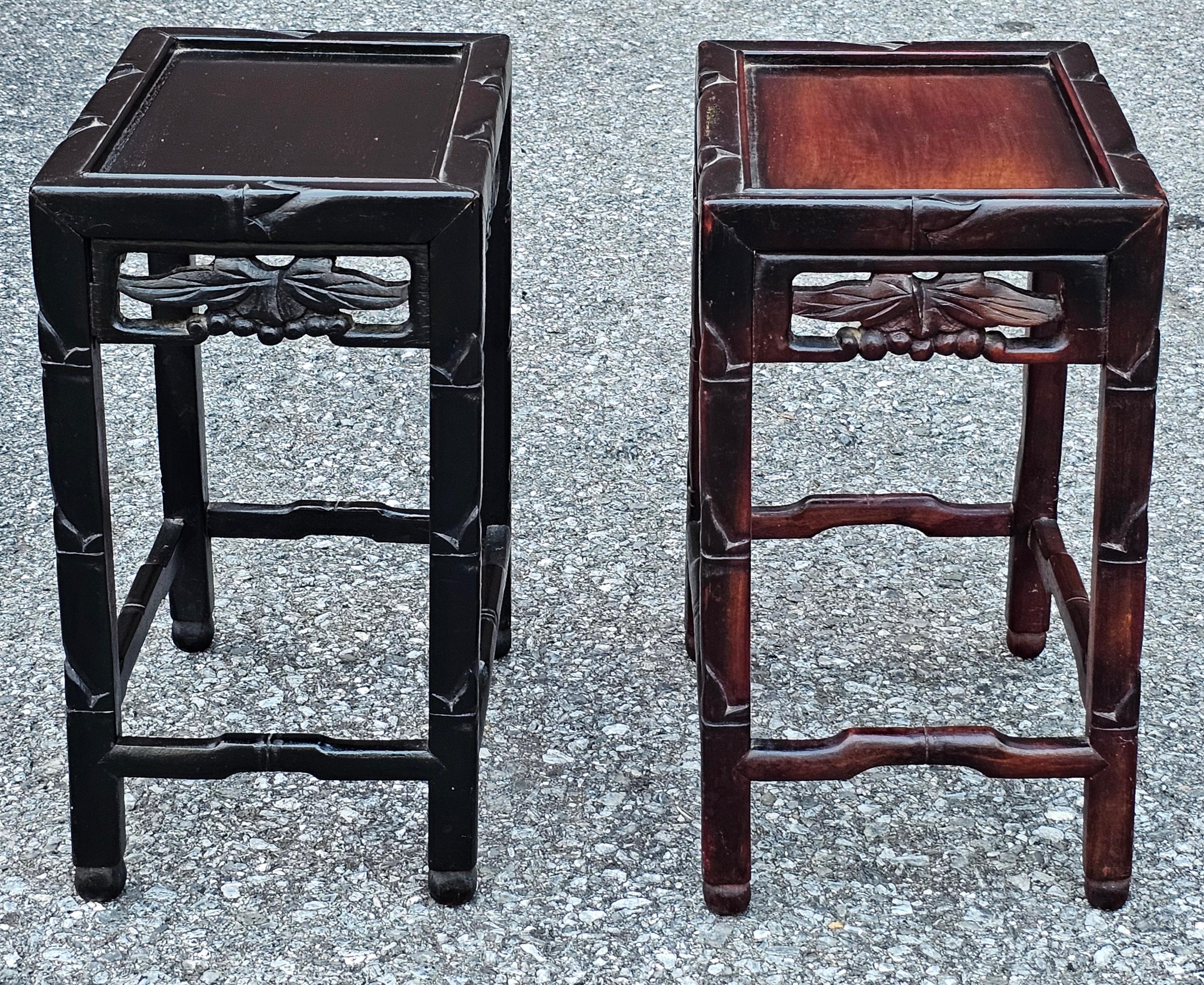Coppia di tavolini cinesi in stile Ming Ming con macchie scure.
Misura 12,25