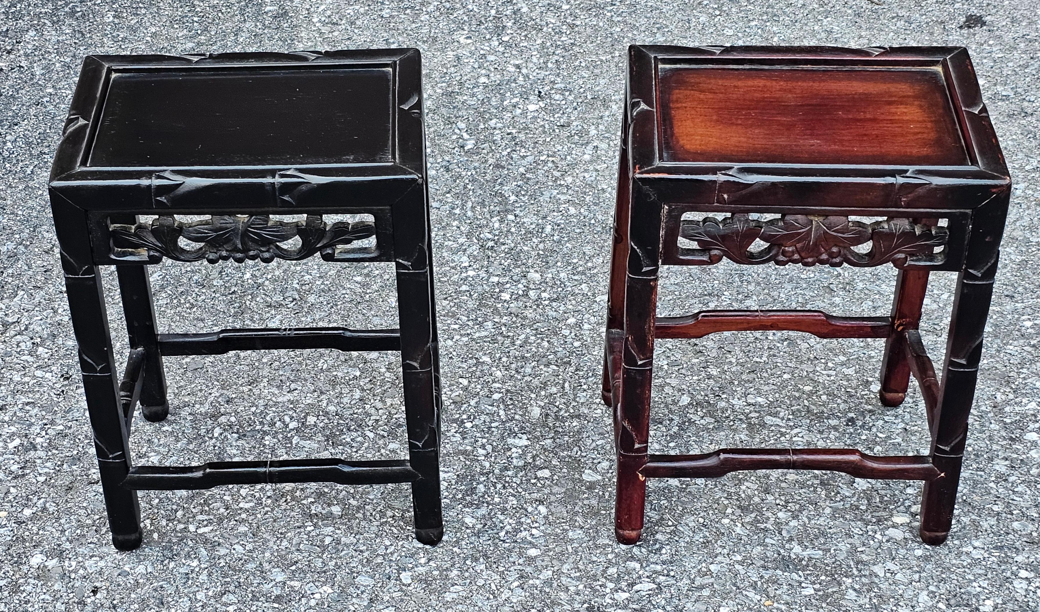 Legno massiccio Coppia di tavolini cinesi in stile Ming, colorati di scuro in vendita