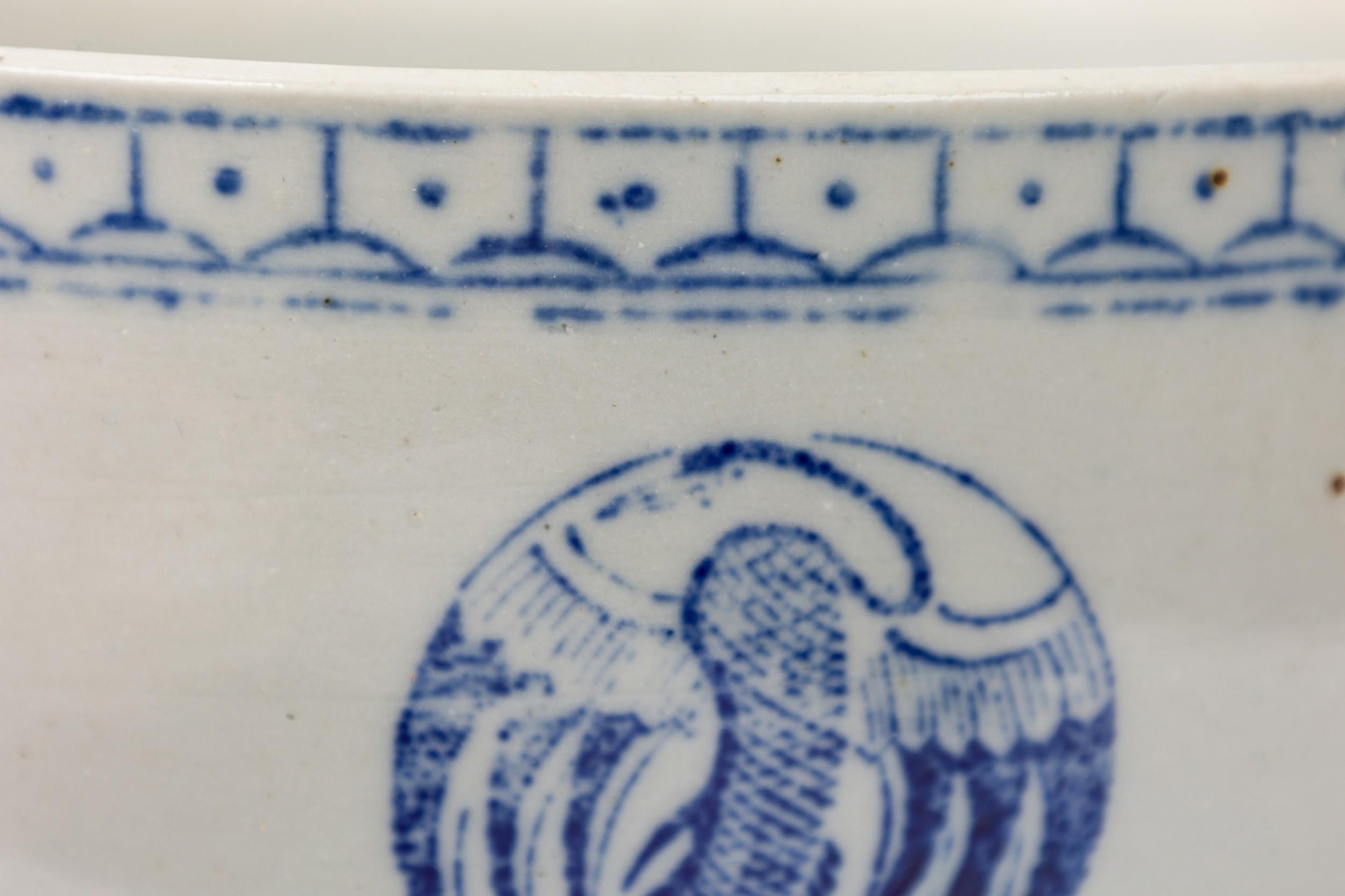 Painted Pair of Chinese Mixed Blue & White Porcelain Covered Bowls with Bird Decoration For Sale