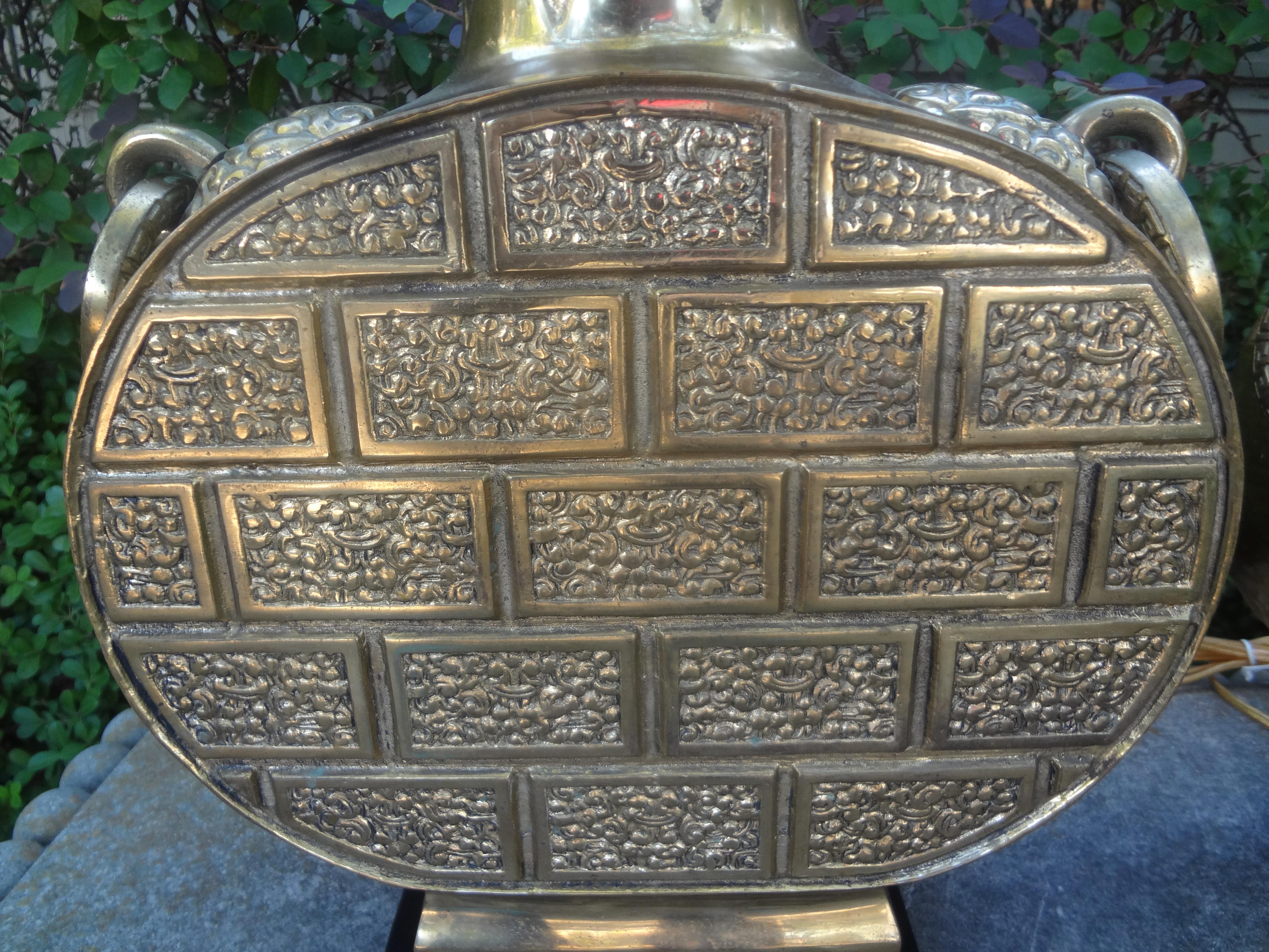 Pair of Chinese Modern Brass Lamps In Good Condition For Sale In Houston, TX